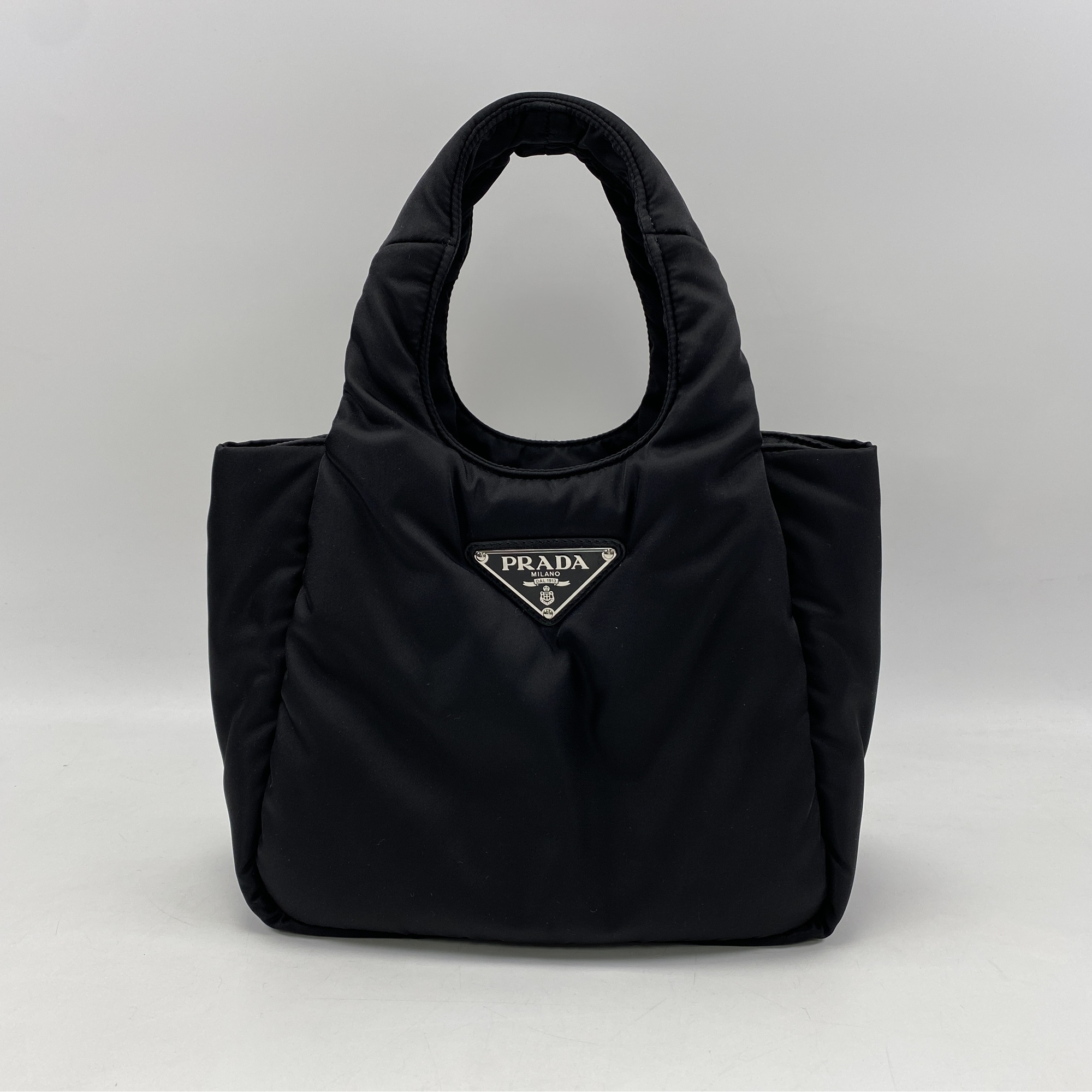 プラダ リナイロン パテッド スモール ハンドバッグ 黒 Aランク