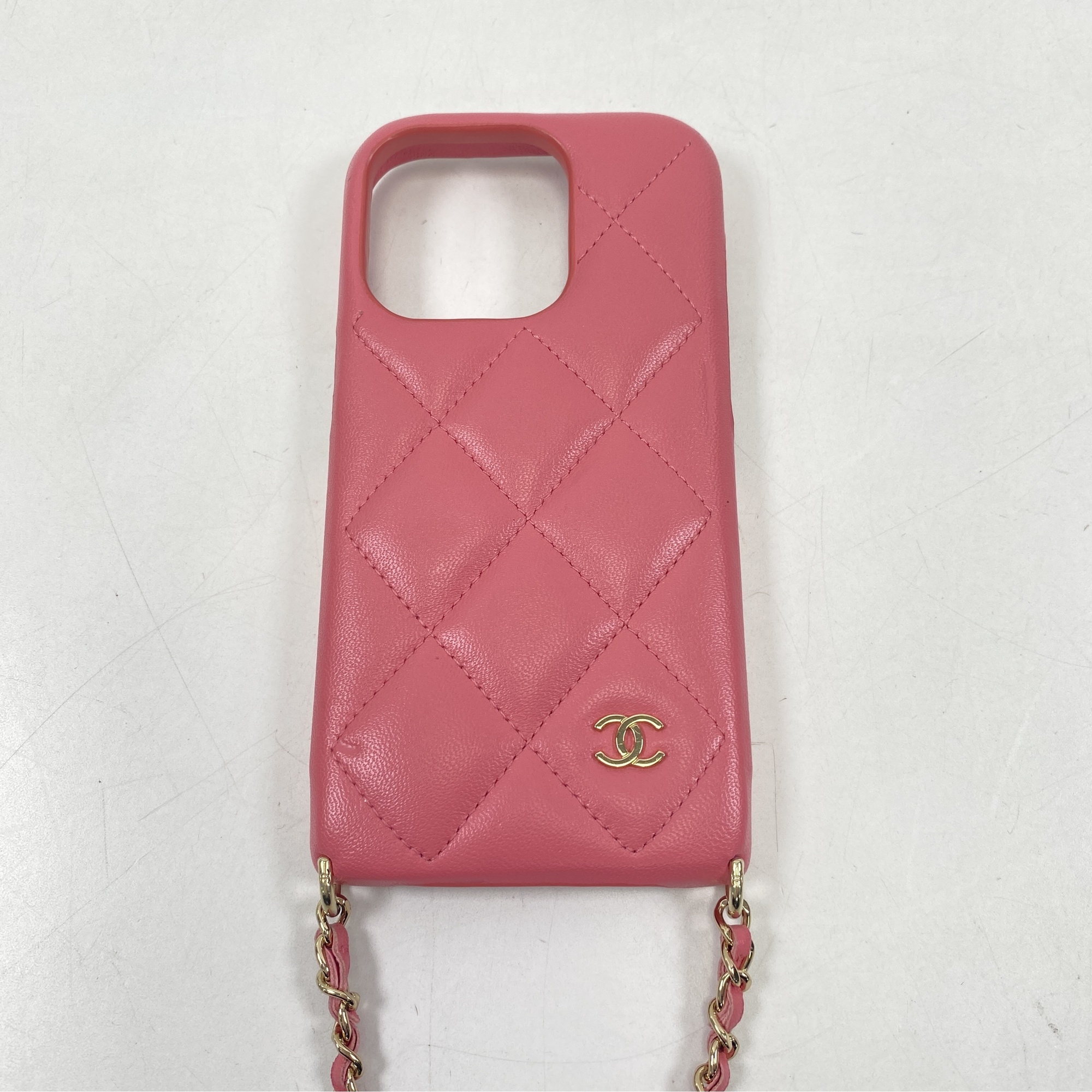 シャネル マトラッセ チェーンショルダー アイフォンケース ラムスキン