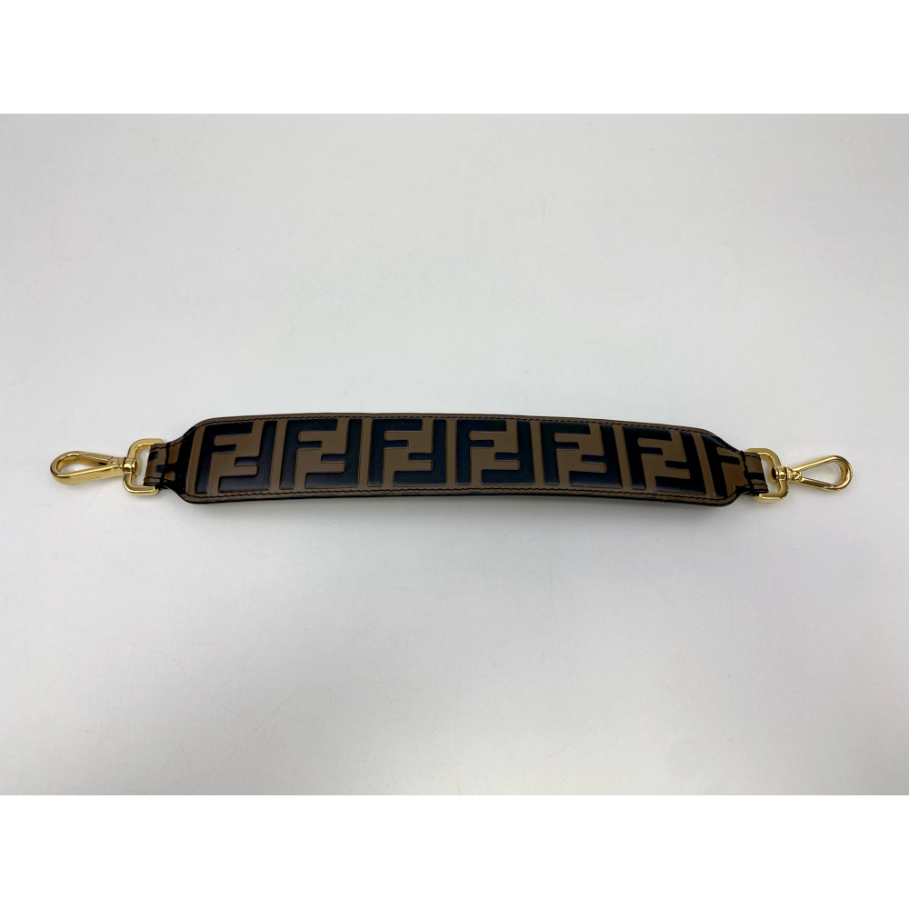 フェンディ ストラップユー FF柄 レザー Bランク