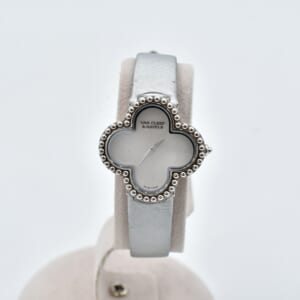 ヴァンクリーフ＆アーペル アルハンブラ ホワイトシェル文字盤 WG×革/QZ VCARD21600 買取実績【買取日：2025年11月26日】