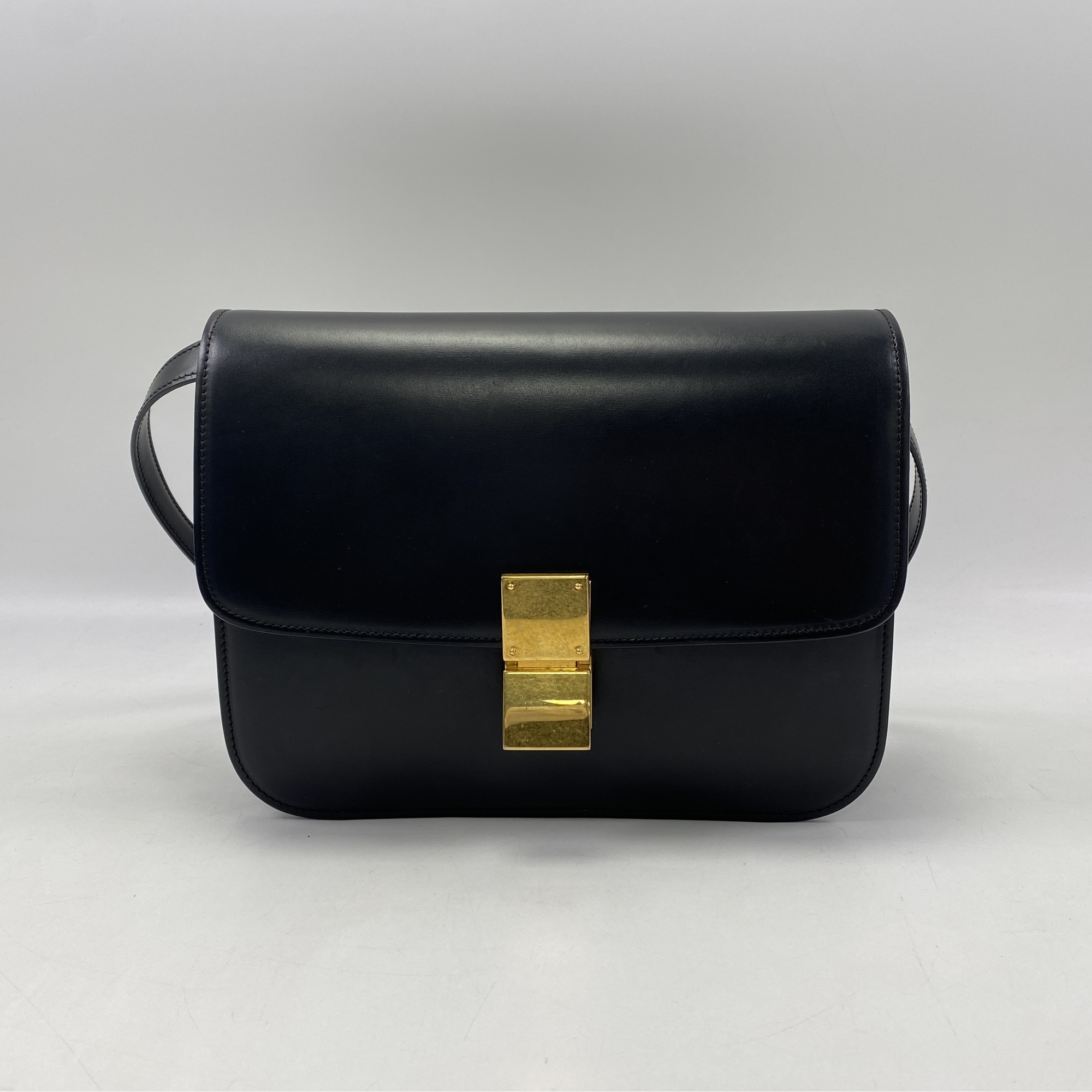 セリーヌ クラシックボックス ショルダーバッグ 黒 レザー Bランク