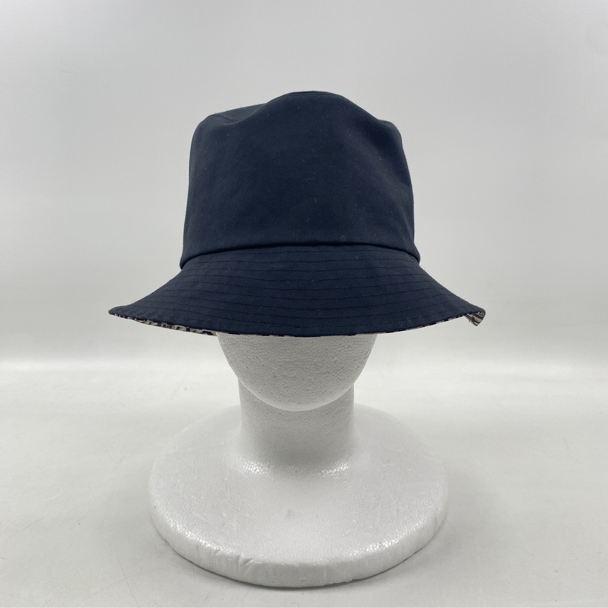 ディオール オブリーク リバーシブル バケットハット 黒×ベージュ タグ