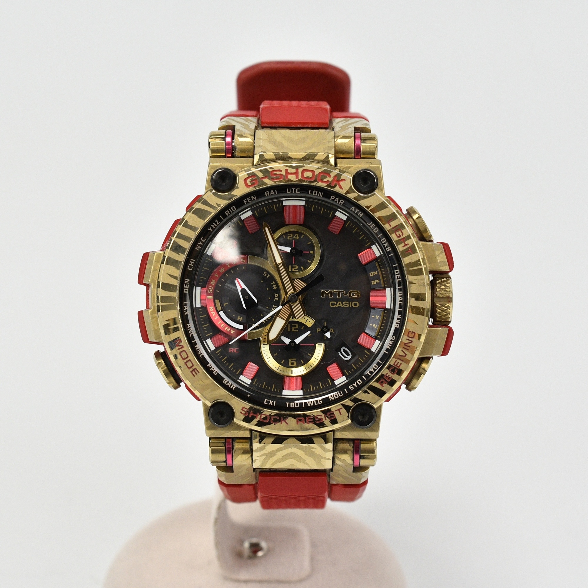 カシオ MT-G メンズ アナログ クロノグラフ 黒文字盤 SS×レジン/電波ソーラー ゴールド×レッド 干支 寅年 限定モデル Bランク