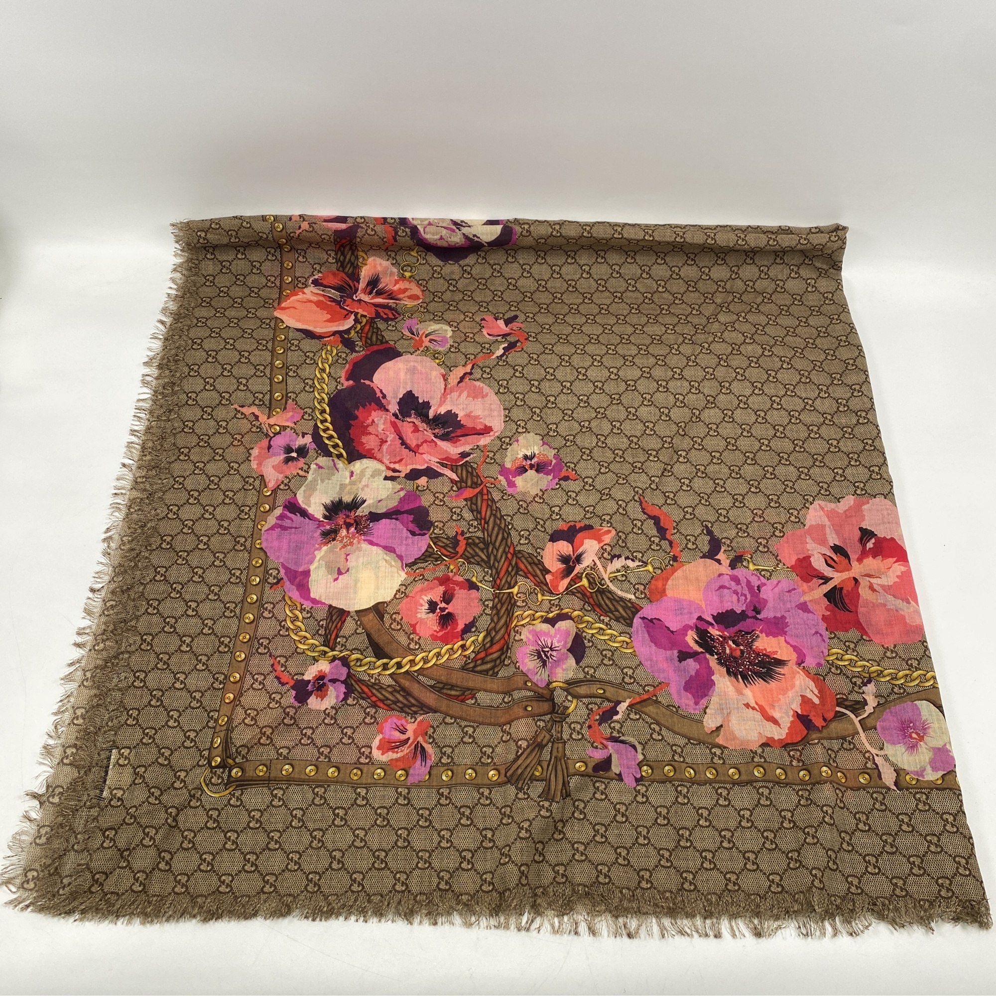 グッチ ストール スカーフ GG柄 ブラウン シルク フラワー 買取実績