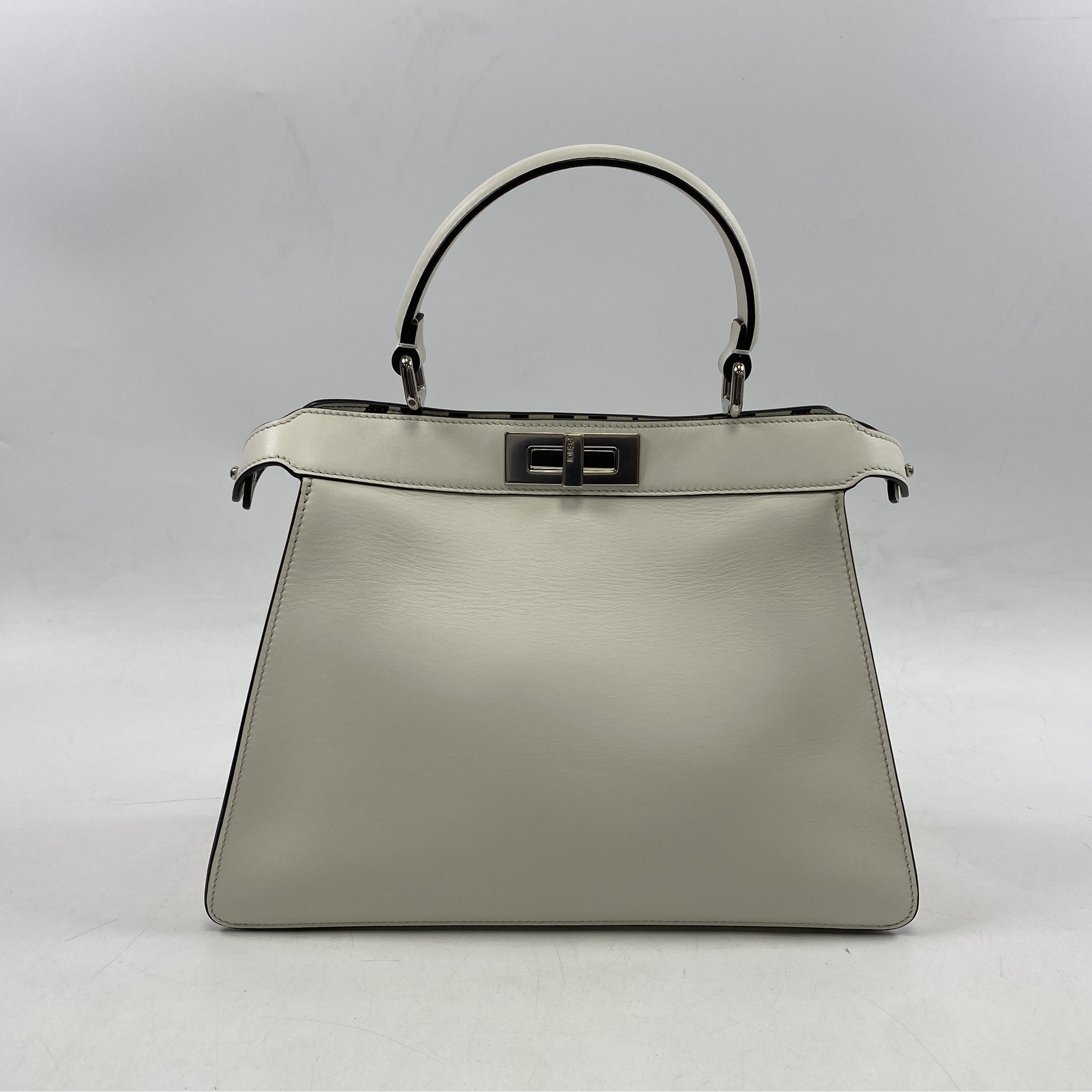 セリーヌ ピーカブー アイシーユー ミディアム 白 レザー Aランク