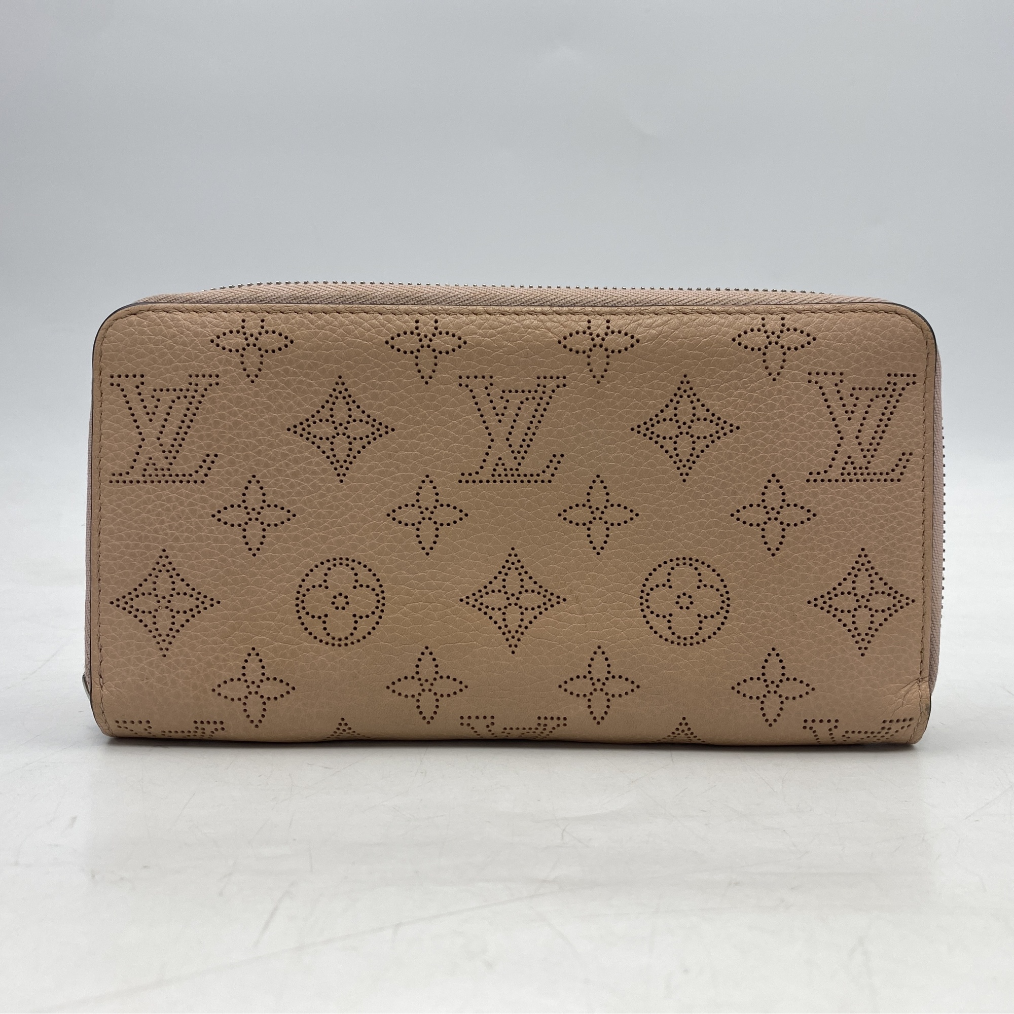 ルイヴィトン　マヒナ　マグノリア　ジッピーウォレット　長財布　400 ルイ・ヴィトン マヒナ ジッピーウォレット マグノリア M61868 買取