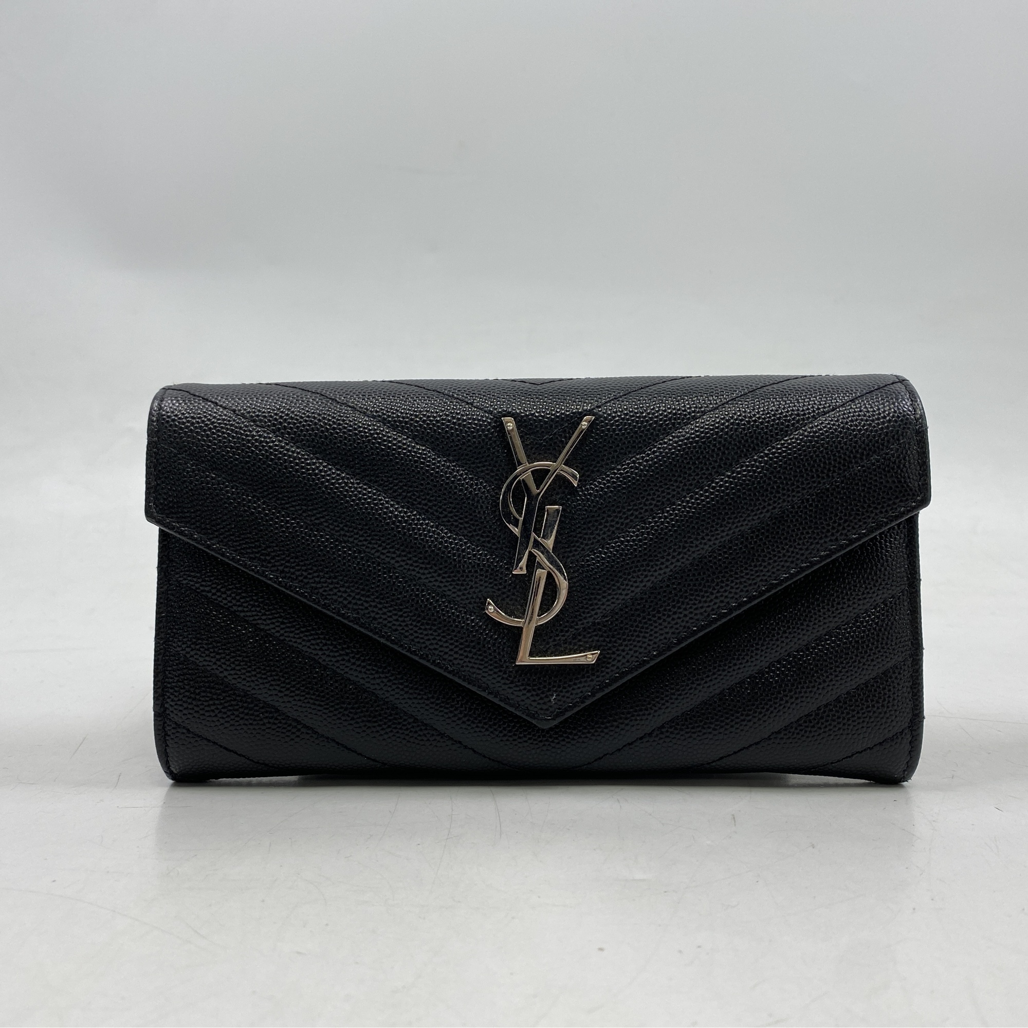 サンローラン カサンドラ Vステッチ ラージフラップ 長財布 黒 レザー Bランク