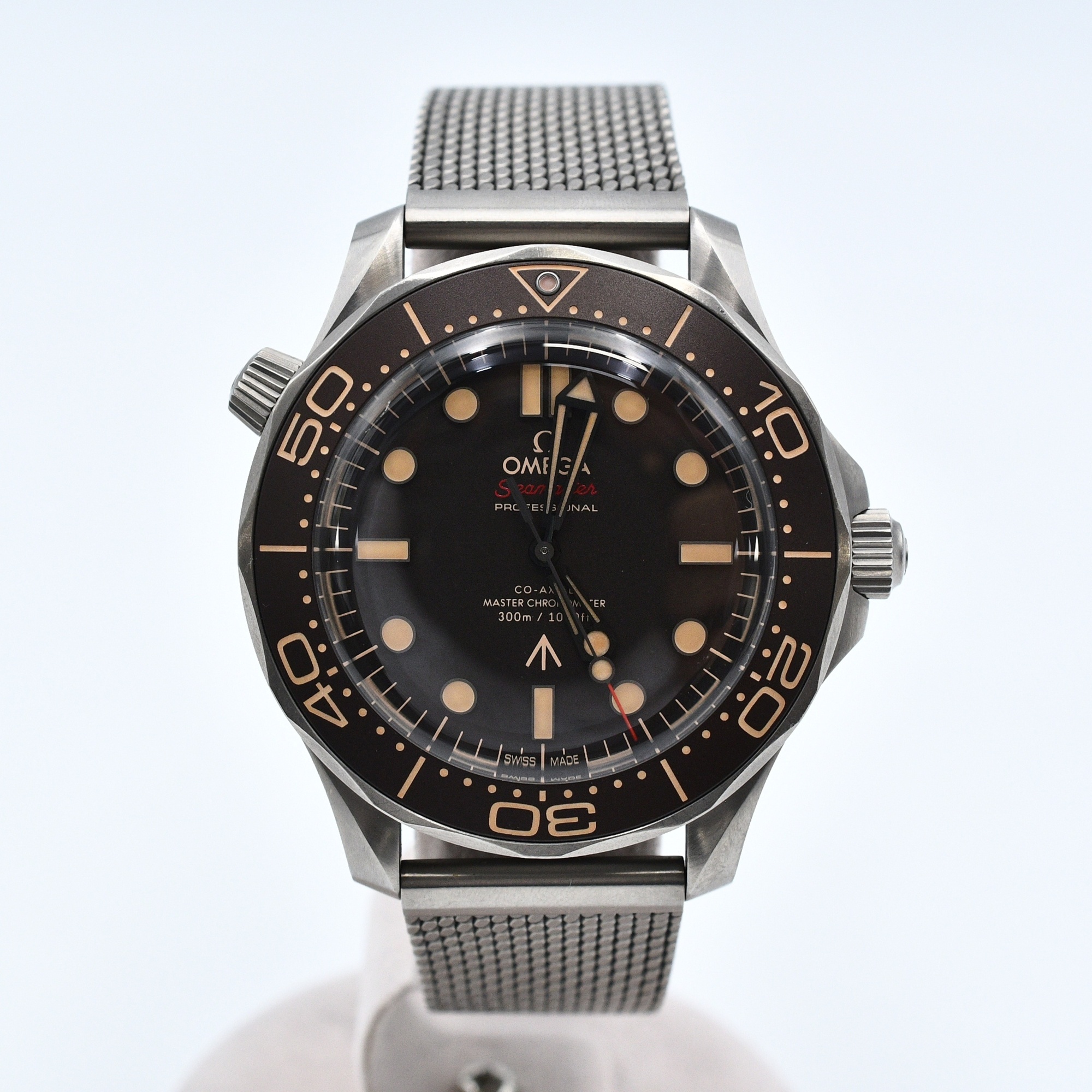 オメガ シーマスター ダイバー 300M マスタークロノメーター 007エディション 黒文字盤 Ti/AT Bランク