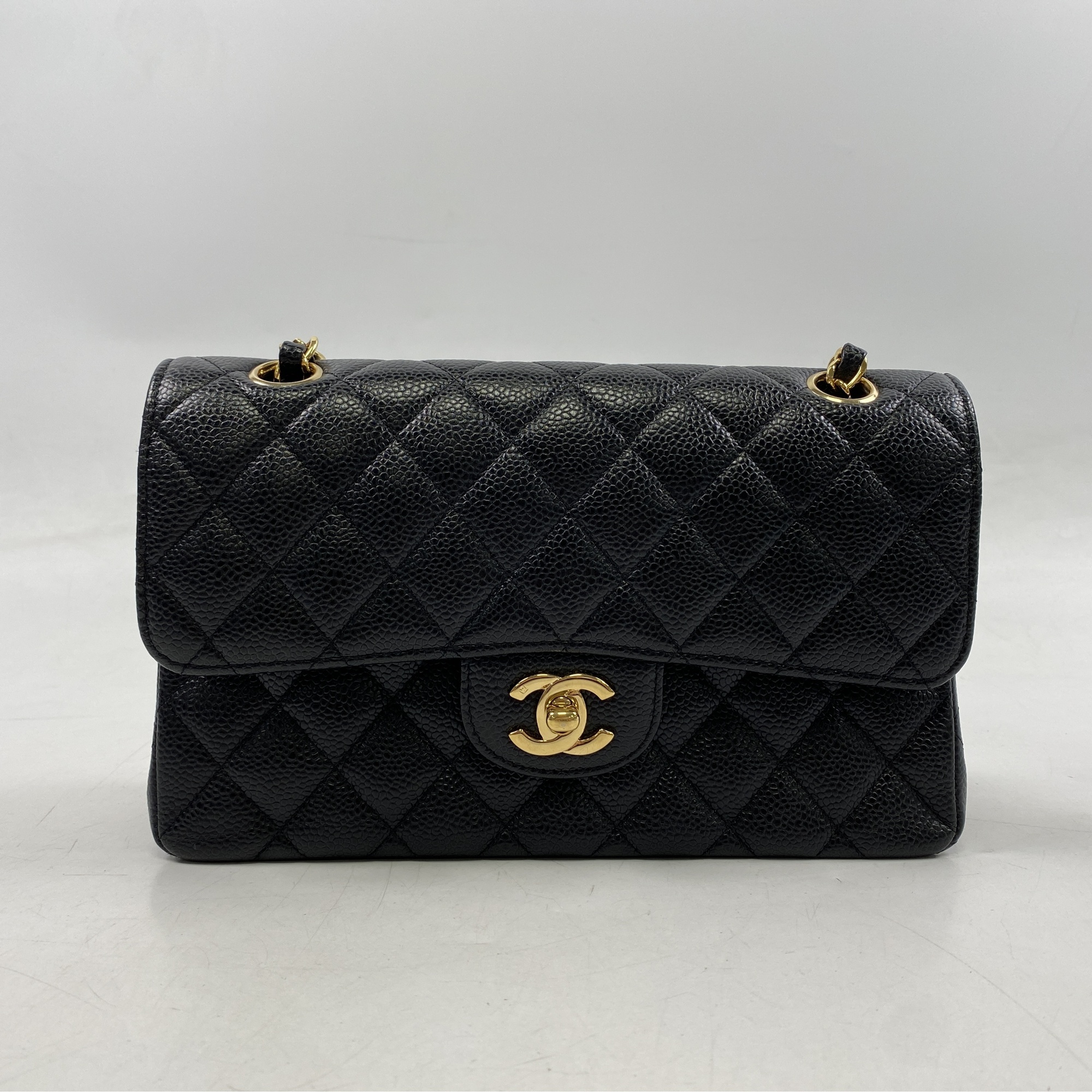 シャネル マトラッセ23 Wフラップ Wチェーン 黒 キャビアスキン GD金具 ABランク