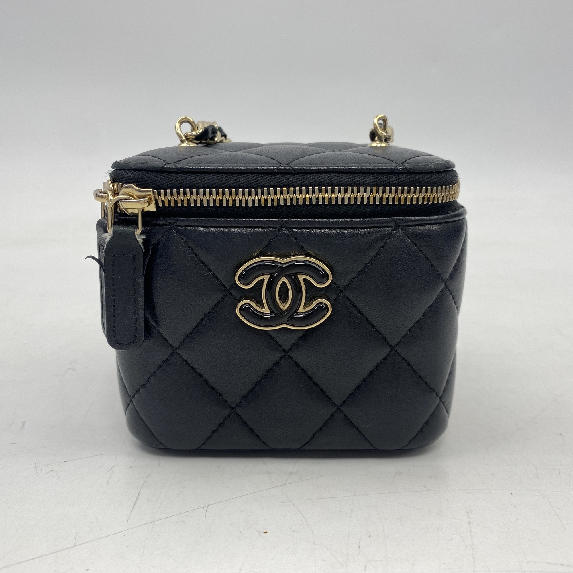 シャネル ミニバニティ チェーンショルダーバッグ ラムスキン GD金具 黒 Bランク