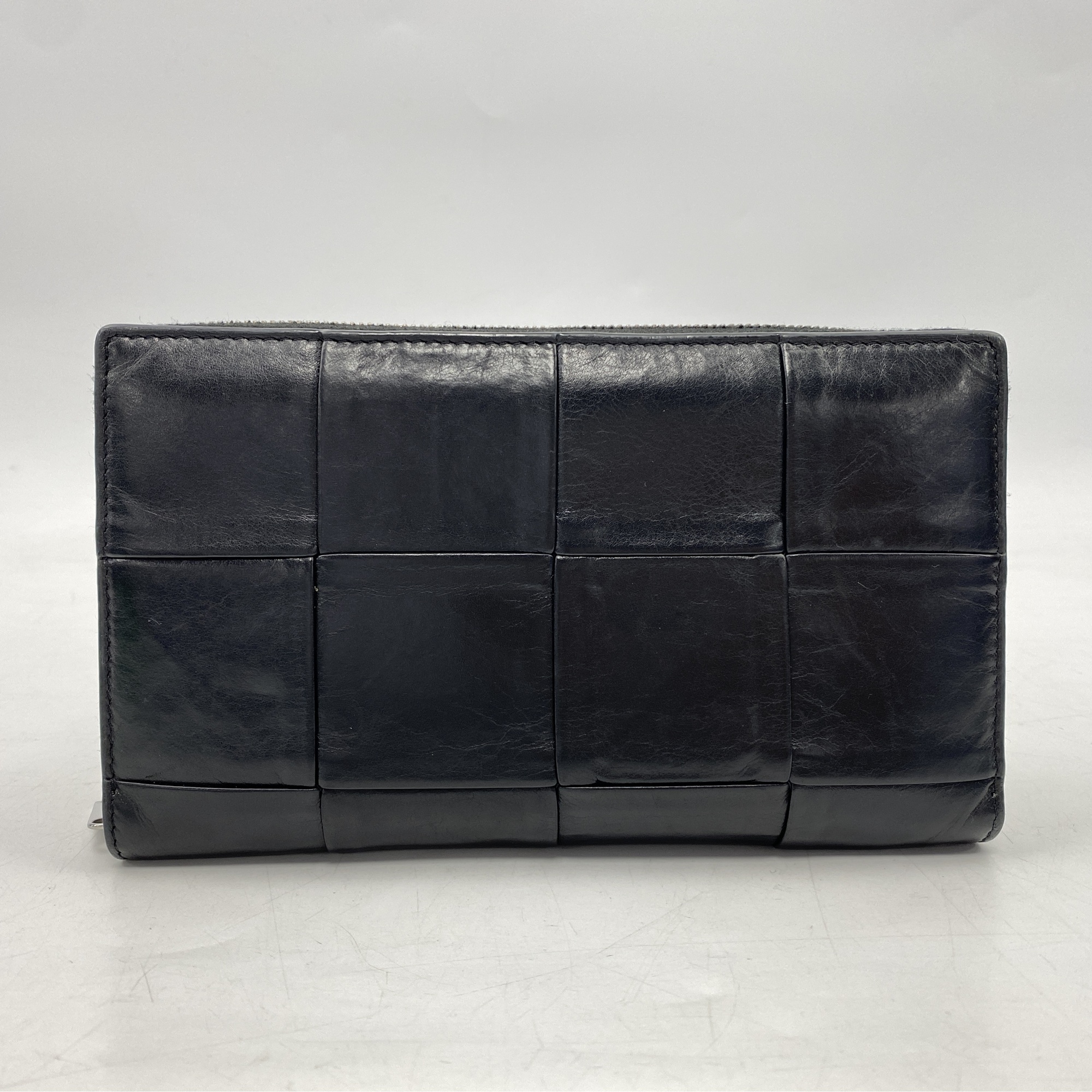 ボッテガヴェネタ マキシマムイントレチャート ラウンドジップ長財布 黒 レザー Bランク