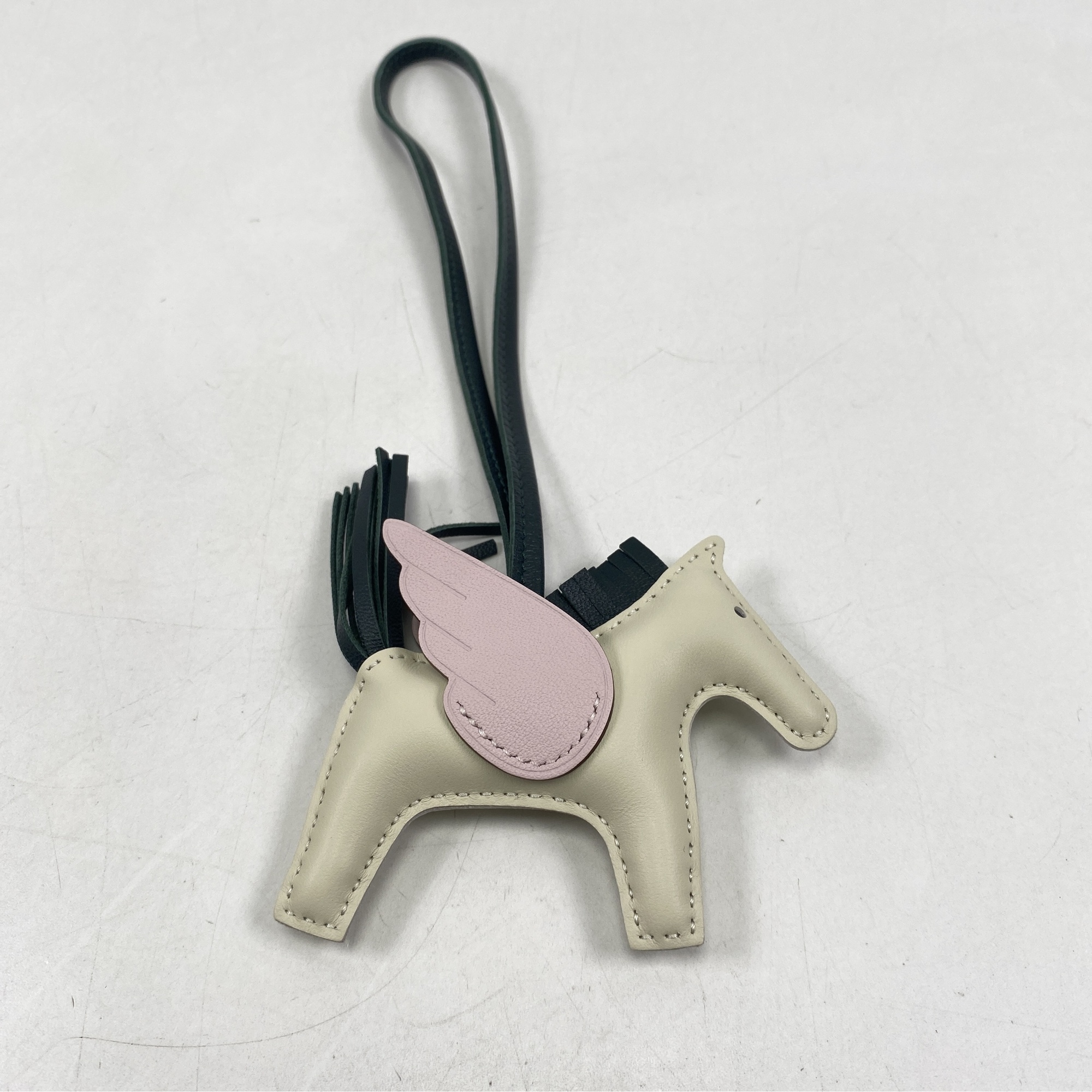 エルメス ロデオ ペガサスPM チャーム 白×ピンク アニョーミロ K刻印