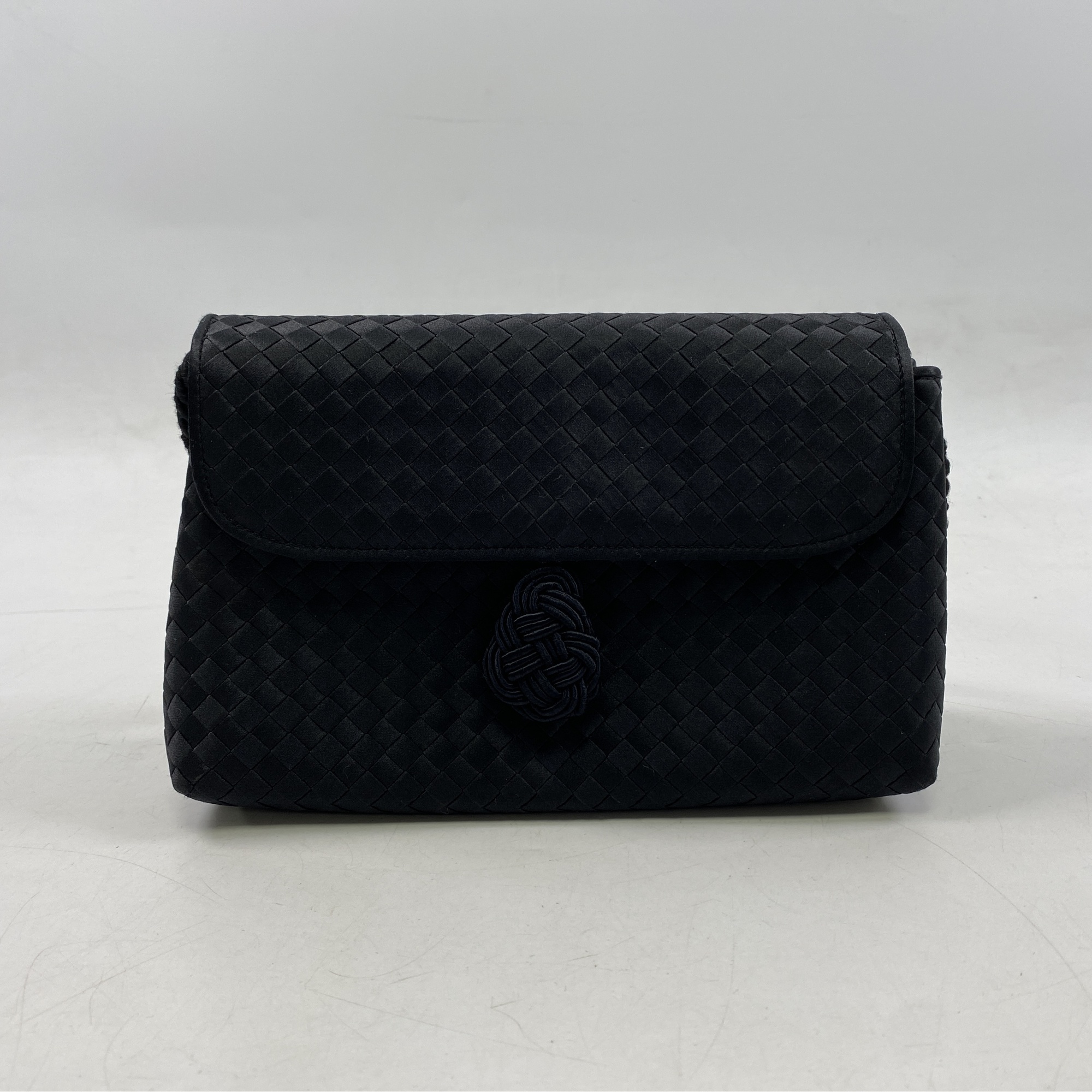 ボッテガヴェネタ イントレチャート ショルダーバッグ 黒 サテン 買取