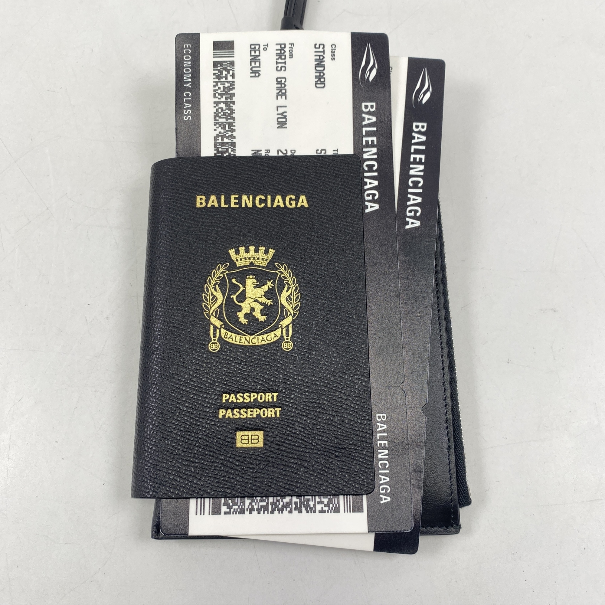 バレンシアガ パスポートフォンケース 黒 Bランク