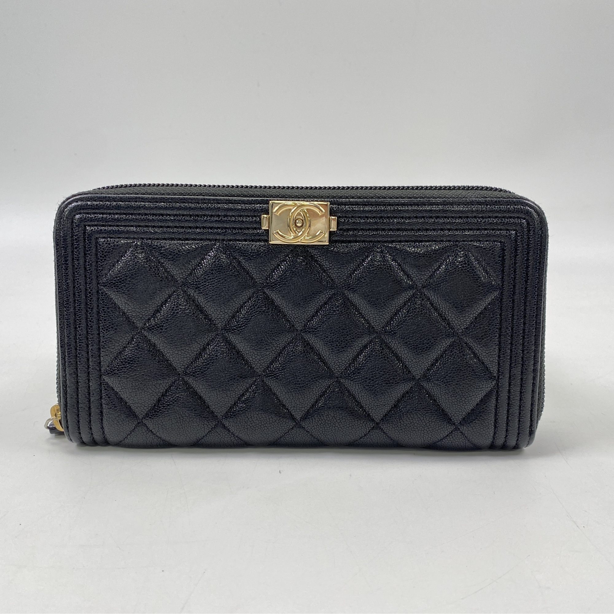 シャネル ボーイシャネル ラウンドファスナー長財布 黒 キャビアスキン GD金具 ABランク