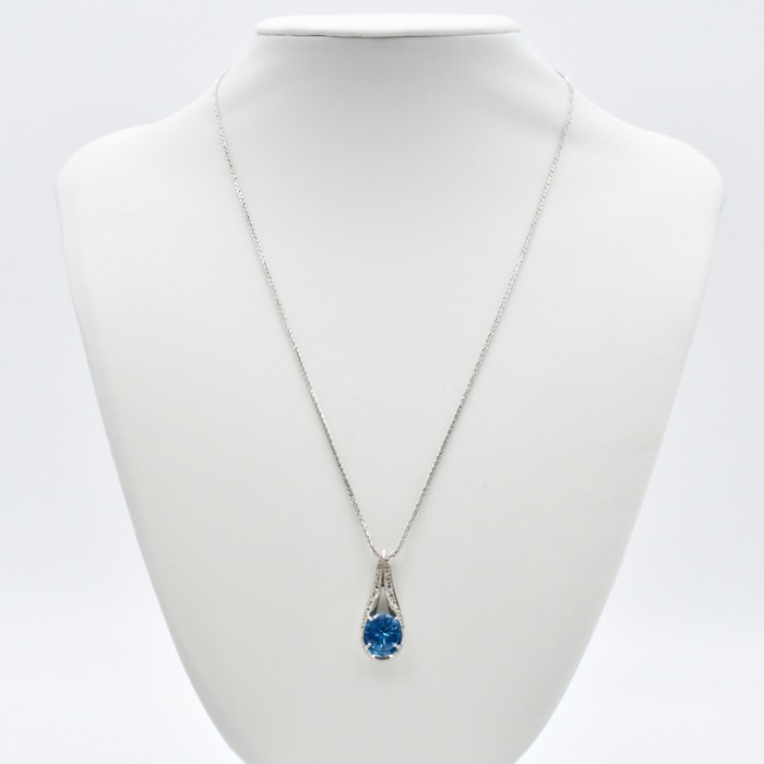 K18WG 水色石 付きネックレス 3.10ct D0.25ct Bランク