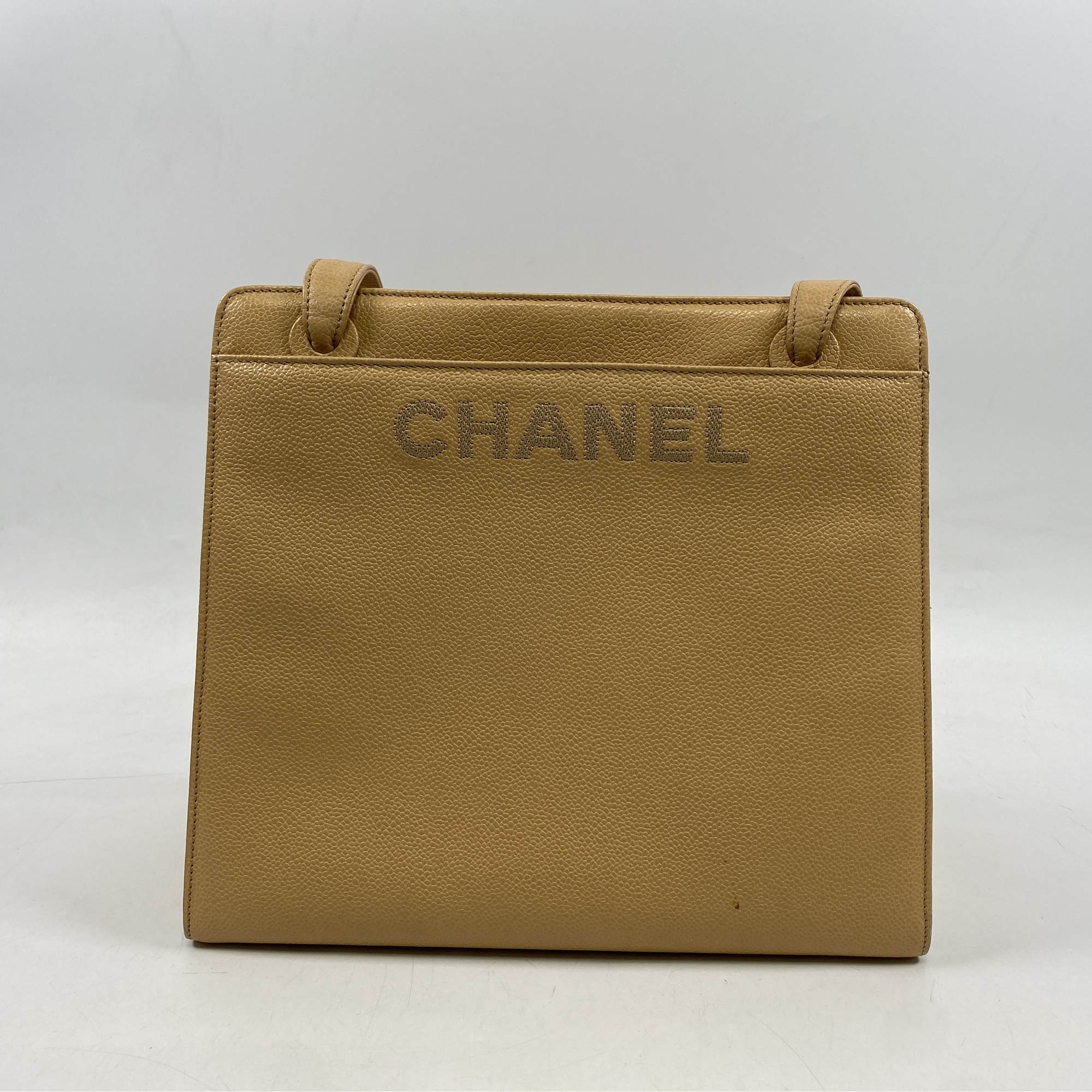 シャネル ロゴショルダーバッグ ベージュ キャビアスキン Bランク