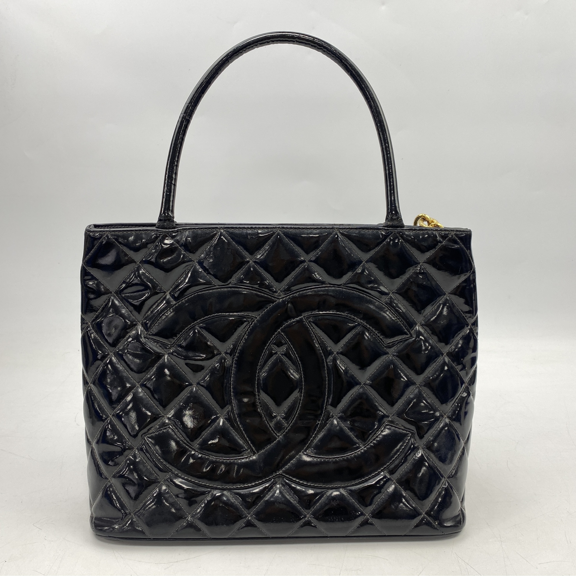 シャネル 復刻トート 黒 エナメルレザー GD金具 トートバッグ 買取実績