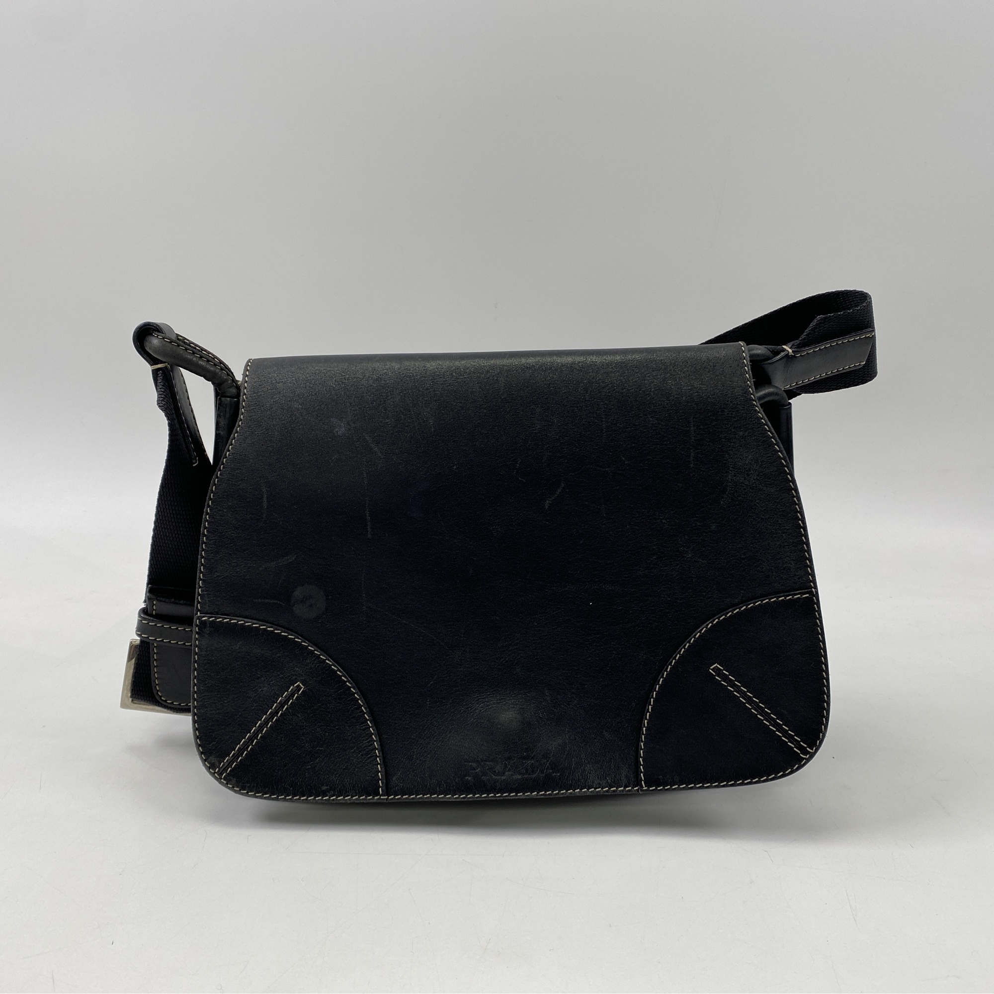 プラダ ショルダーバッグ 黒 レザー Bランク