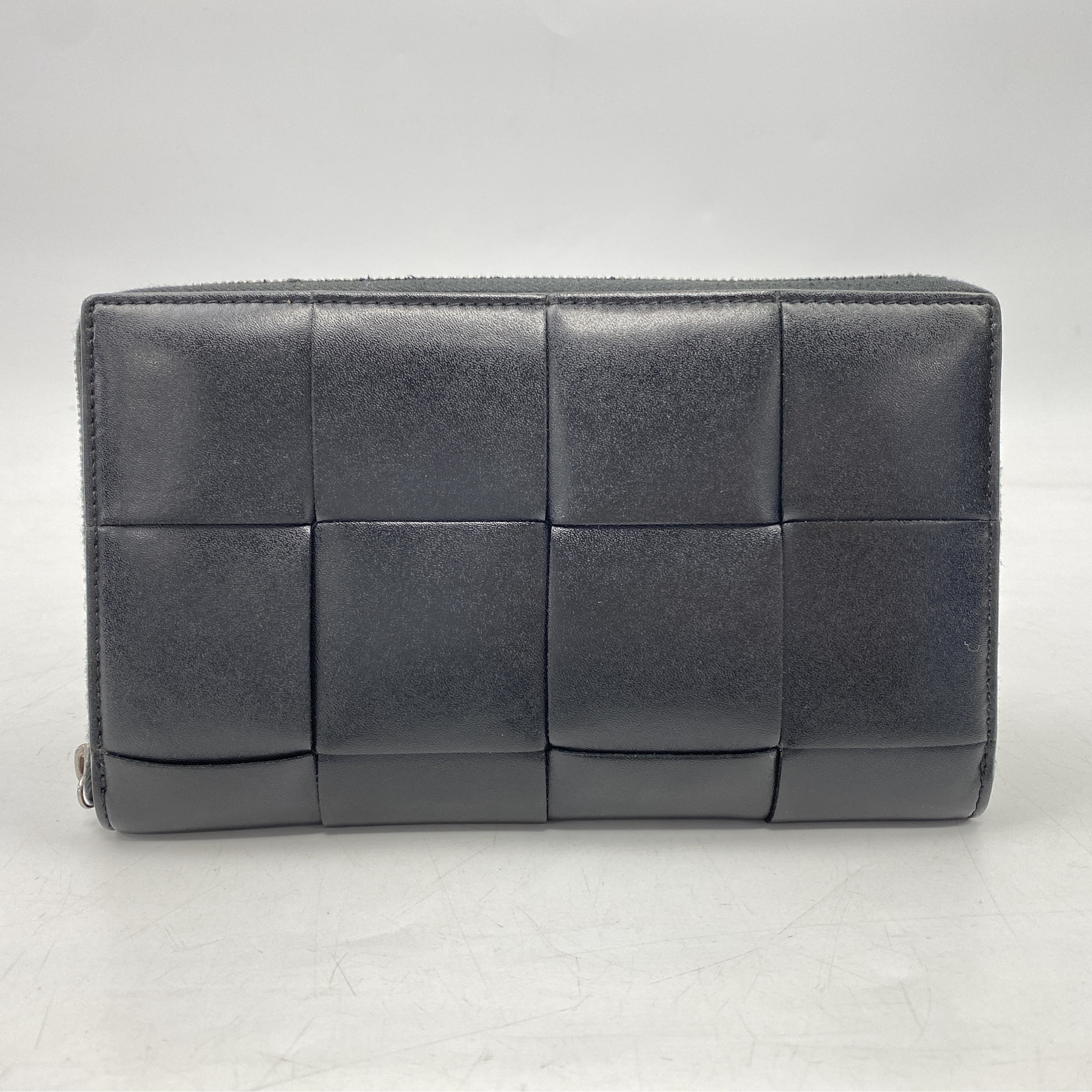 ボッテガヴェネタ マキシ イントレチャート ラウンドファスナー 長財布 黒 レザー ABランク