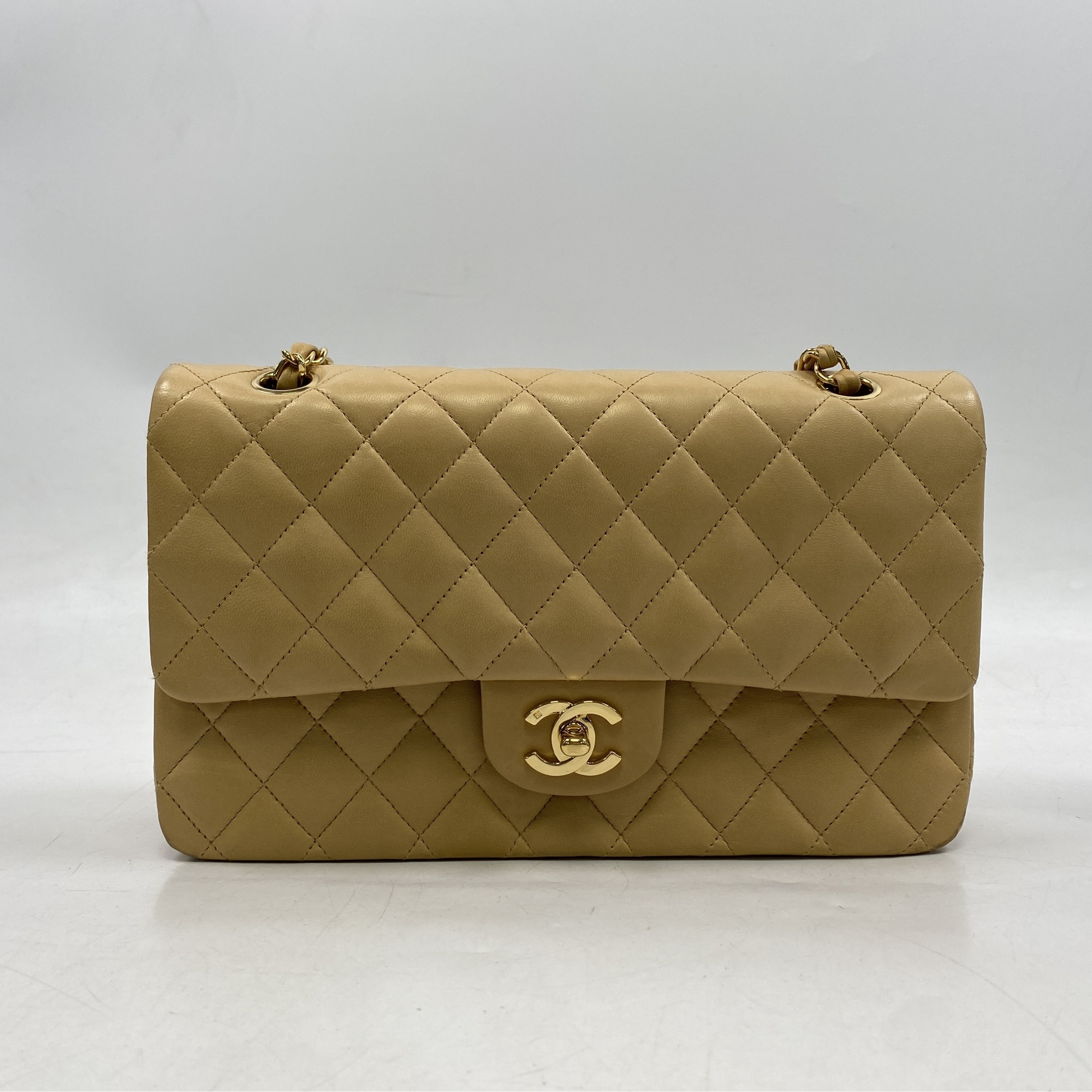 シャネル マトラッセ25 Wフラップ Wチェーンショルダーバッグ ベージュ ラムスキン GD金具 Bランク