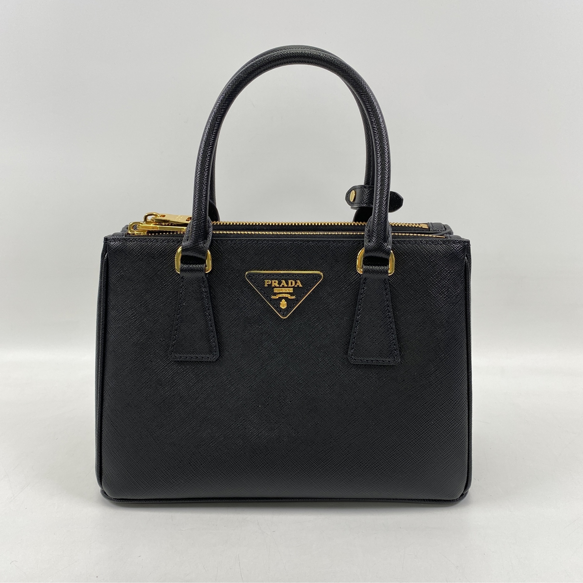 プラダ ガレリア スモール 黒 レザー Bランク