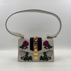 グッチ シルヴィ フラワー エンブロイダリー 銀座店限定 白 レザー 421882 買取実績【買取日：2026年1月27日】