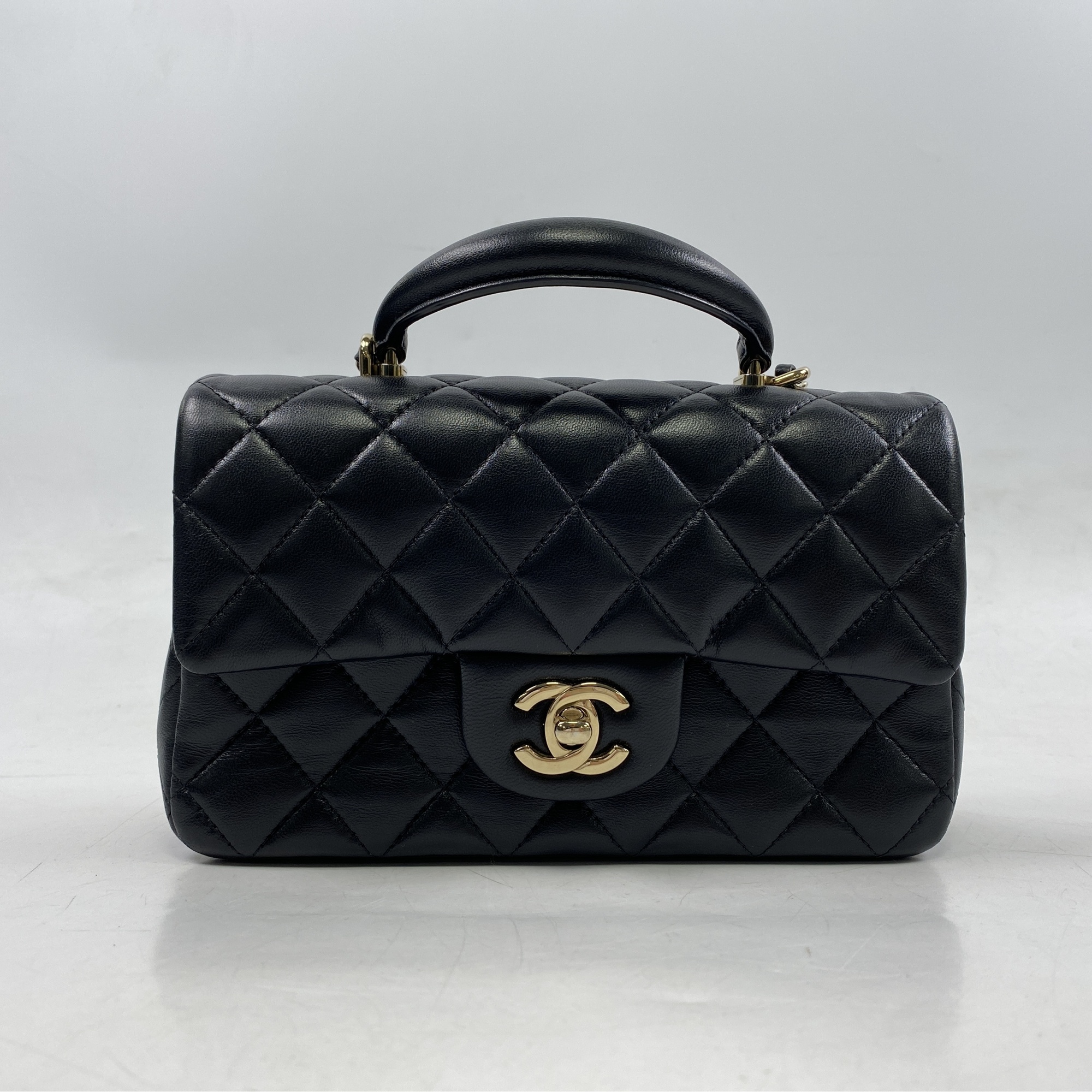 シャネル マトラッセ トップハンドル ミニ フラップ バッグ 黒 ラムスキン GD金具 Bランク