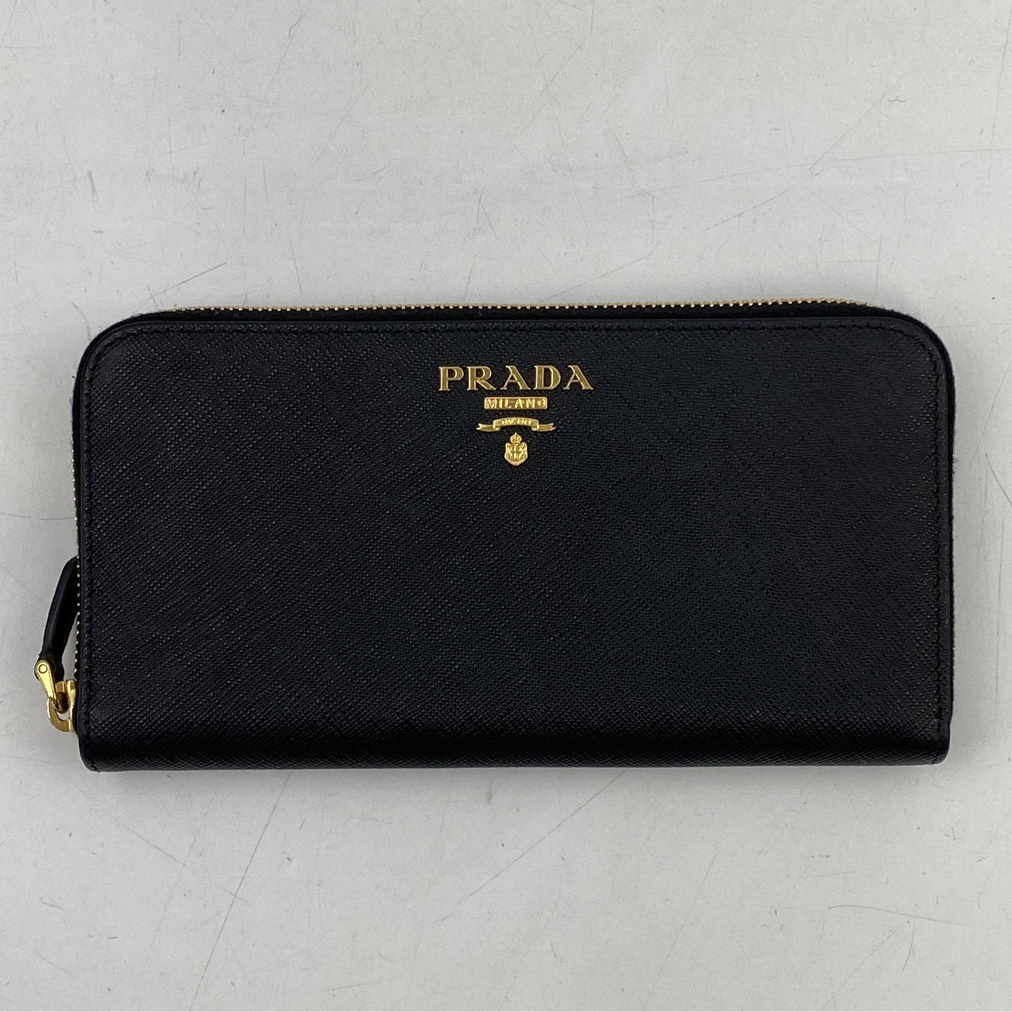 プラダ ラウンドファスナー長財布 サフィアーノ 黒 レザー Bランク
