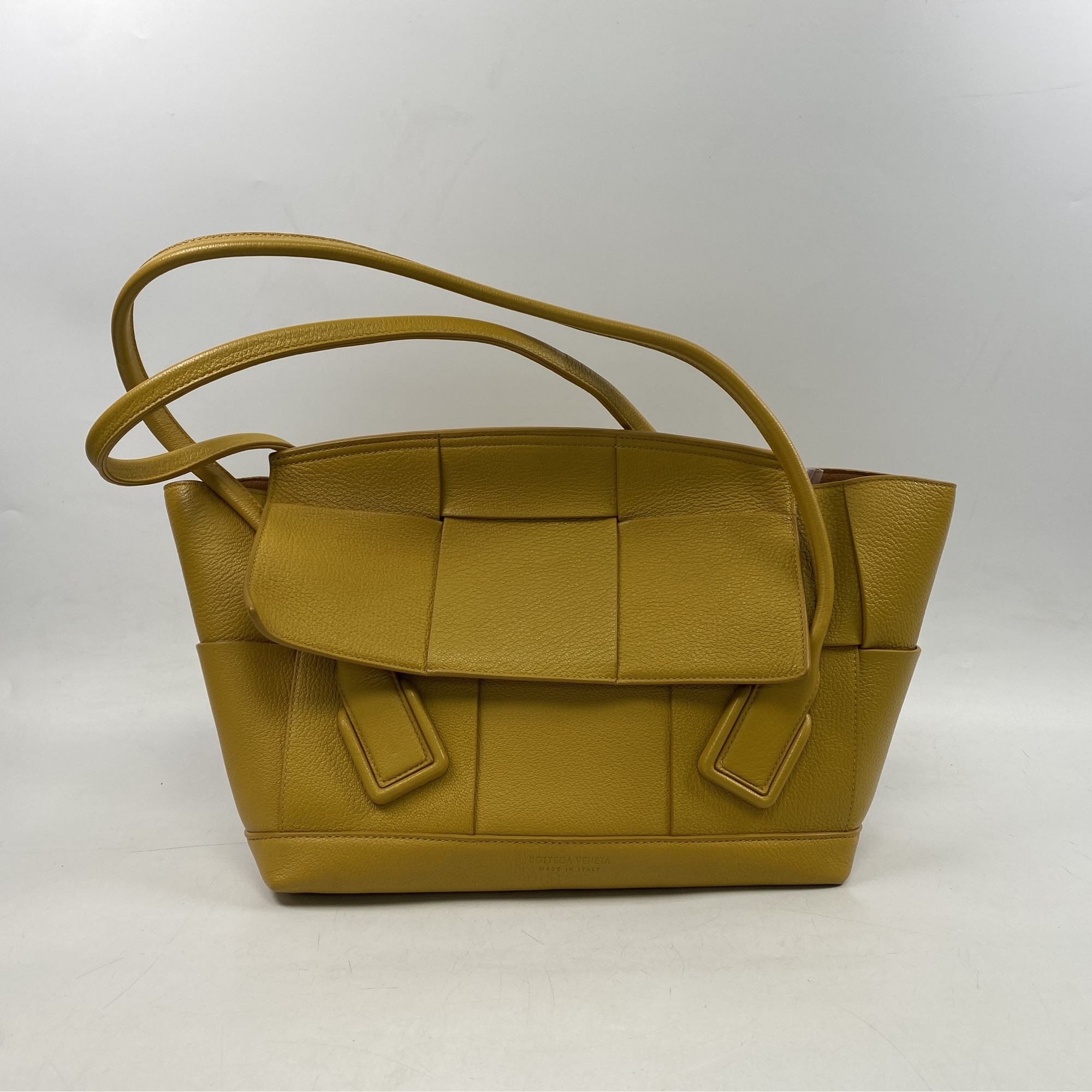 ボッテガヴェネタ マキシイントレチャート ザ・アルコ ミディアム 黄 レザー Bランク