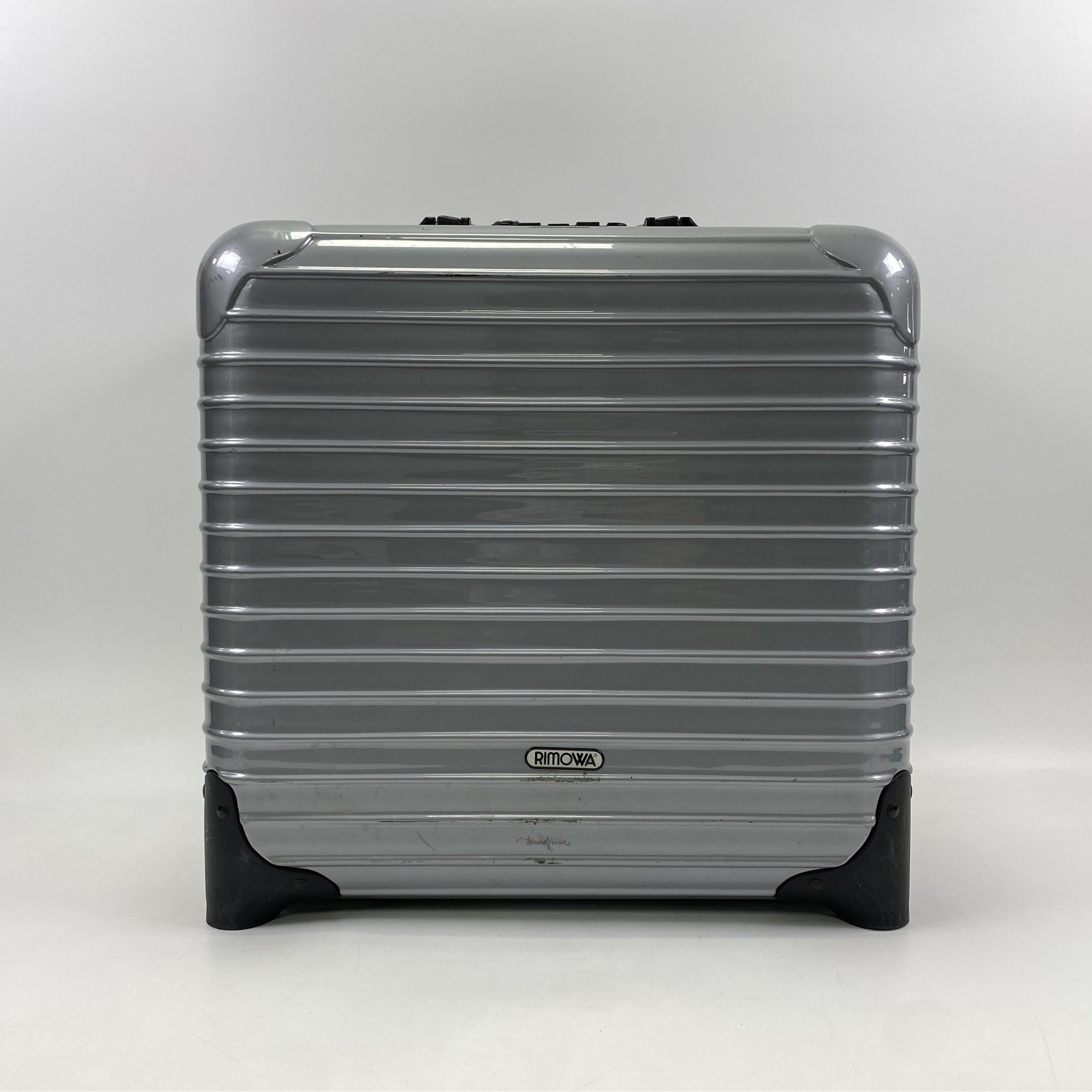 RIMOWA サルサ ビジネストローリー 2輪 シルバー RIMOWA リモワ ビジネストロリー・サルサ2輪 シルバー 機内持込可能