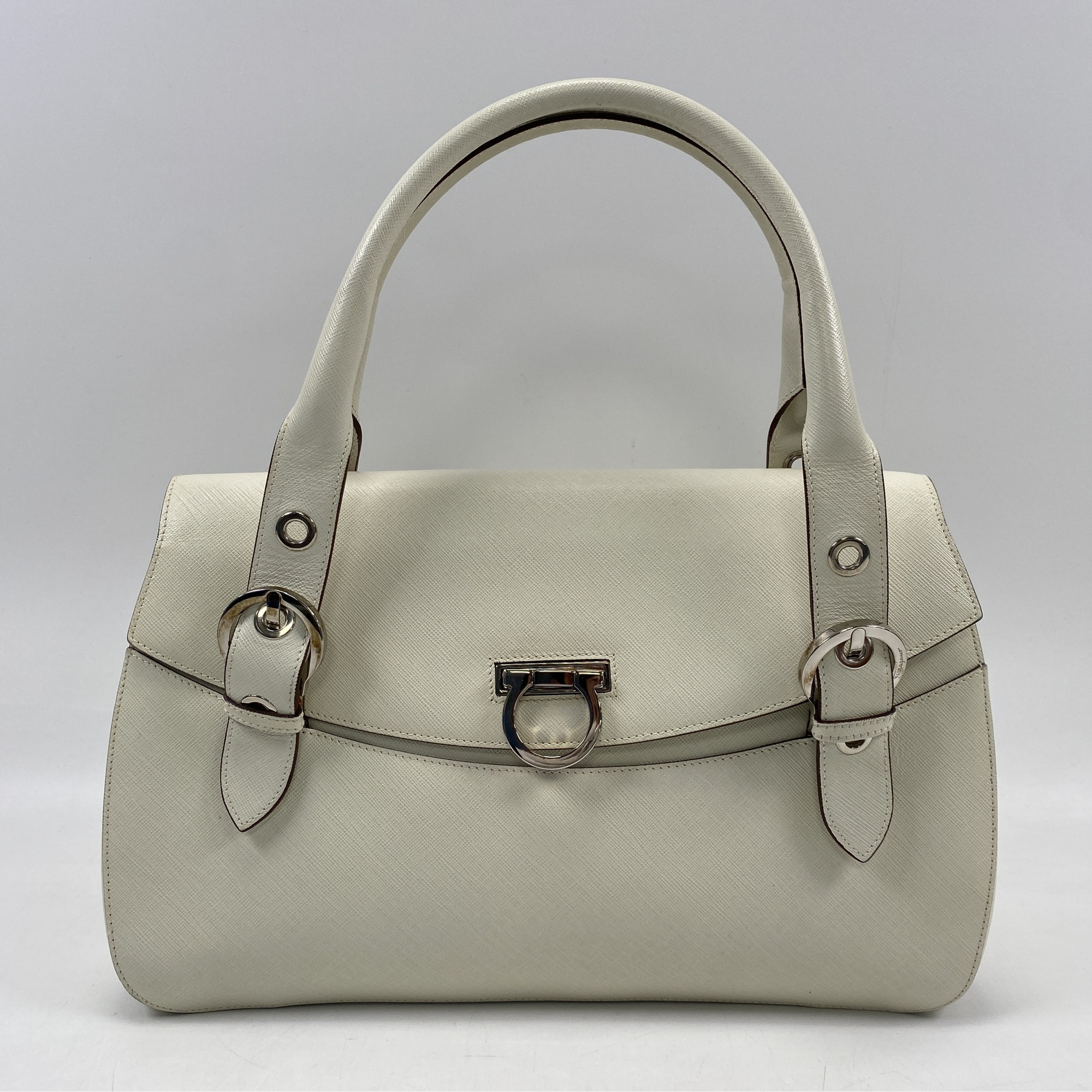 サルヴァトーレ フェラガモ ガンチーニ ハンドバッグ 白 レザー Bランク