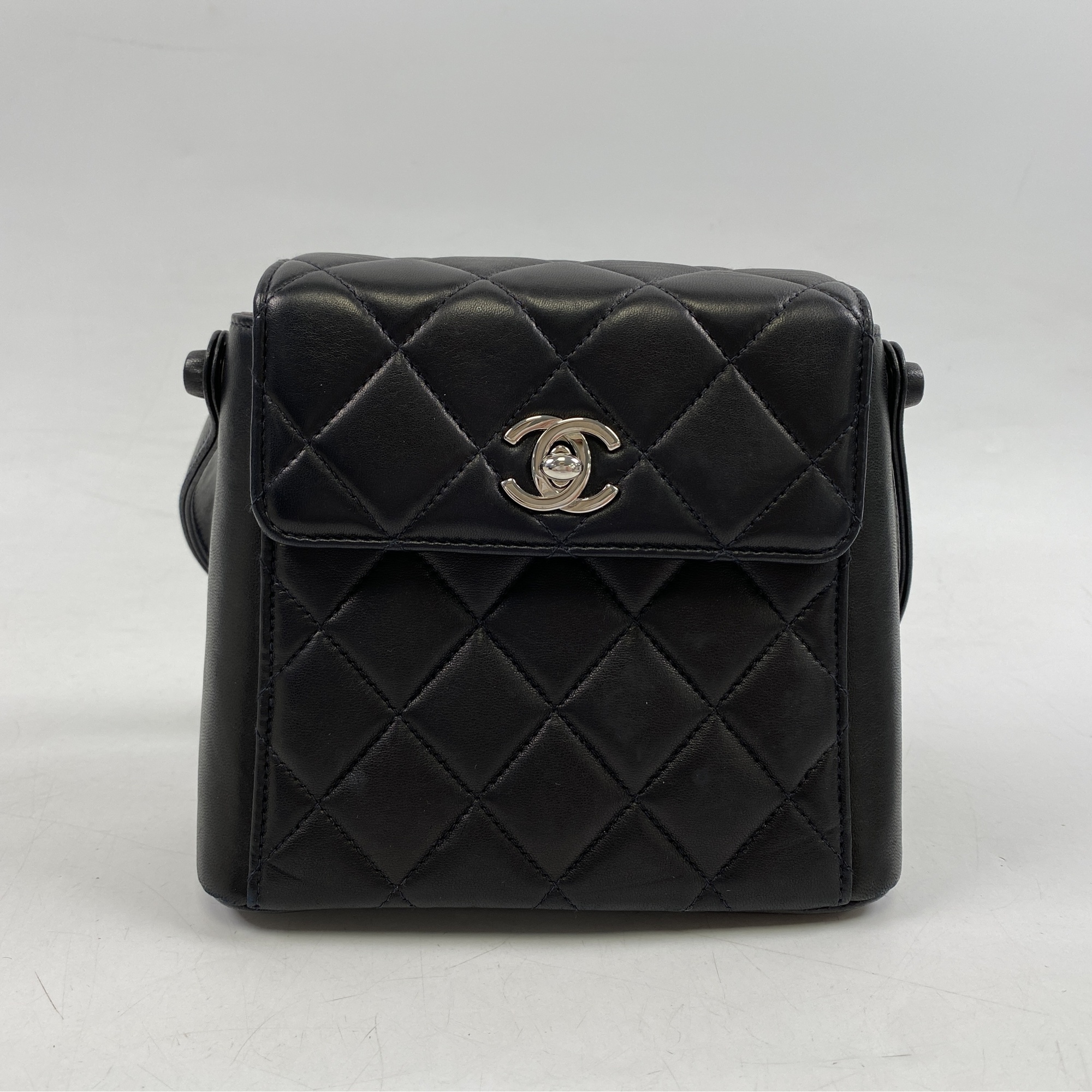 シャネル マトラッセ ターンロック ハンドバッグ 黒 ラムスキン SV金具 Bランク