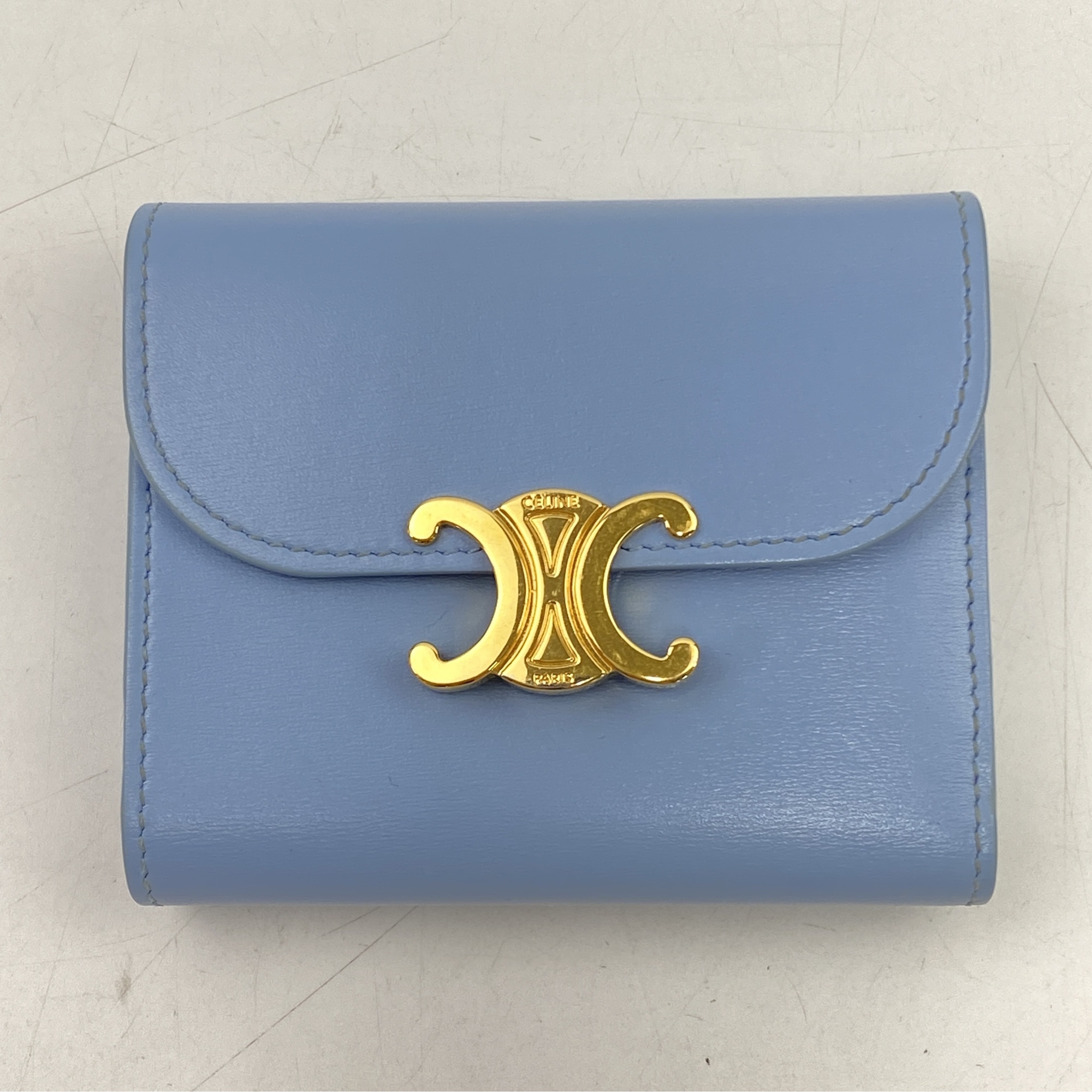 セリーヌ トリオンフ スモールフラップウォレット ブルー レザー 買取