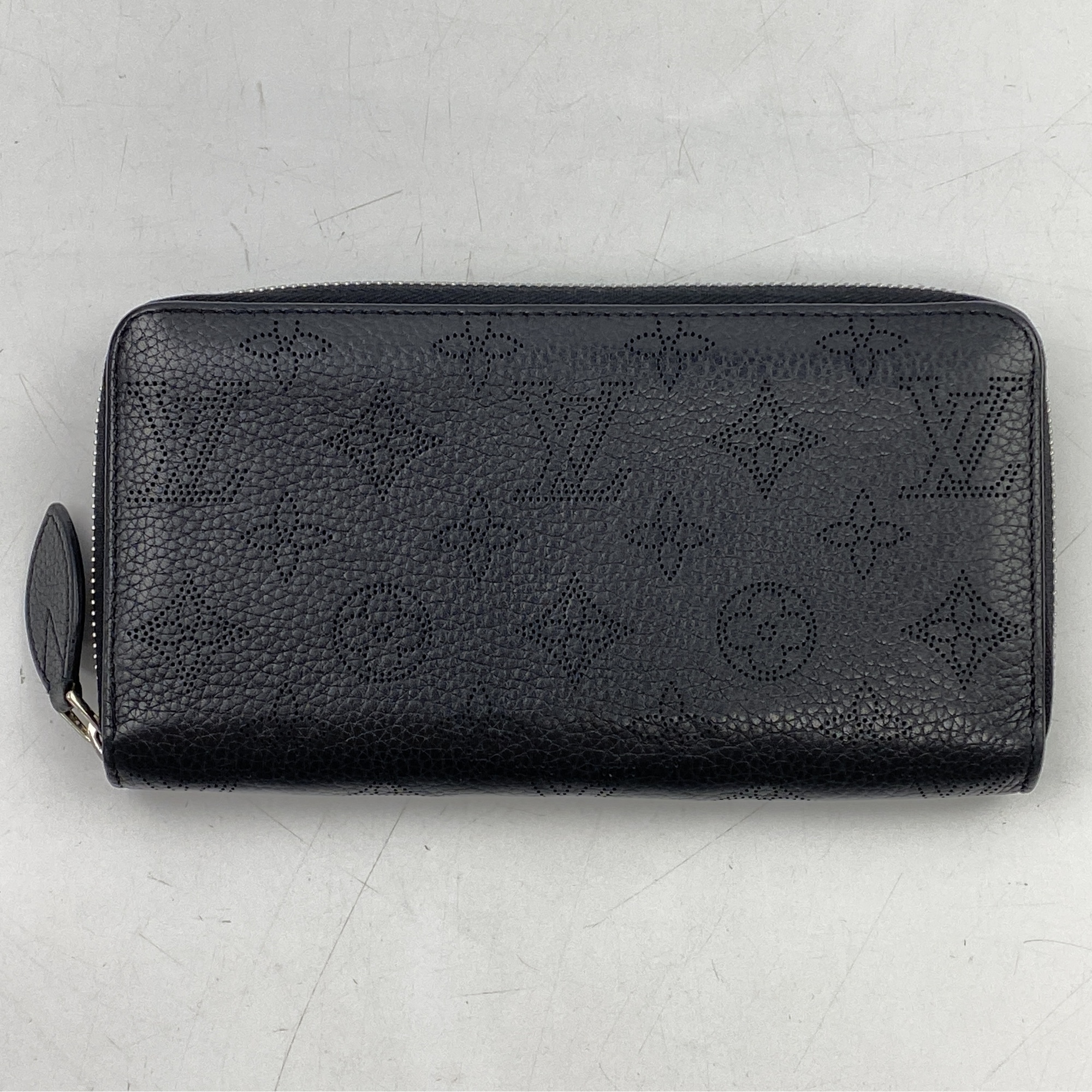 ルイ・ヴィトン モノグラム マヒナ ジッピーウォレット 黒 Bランク