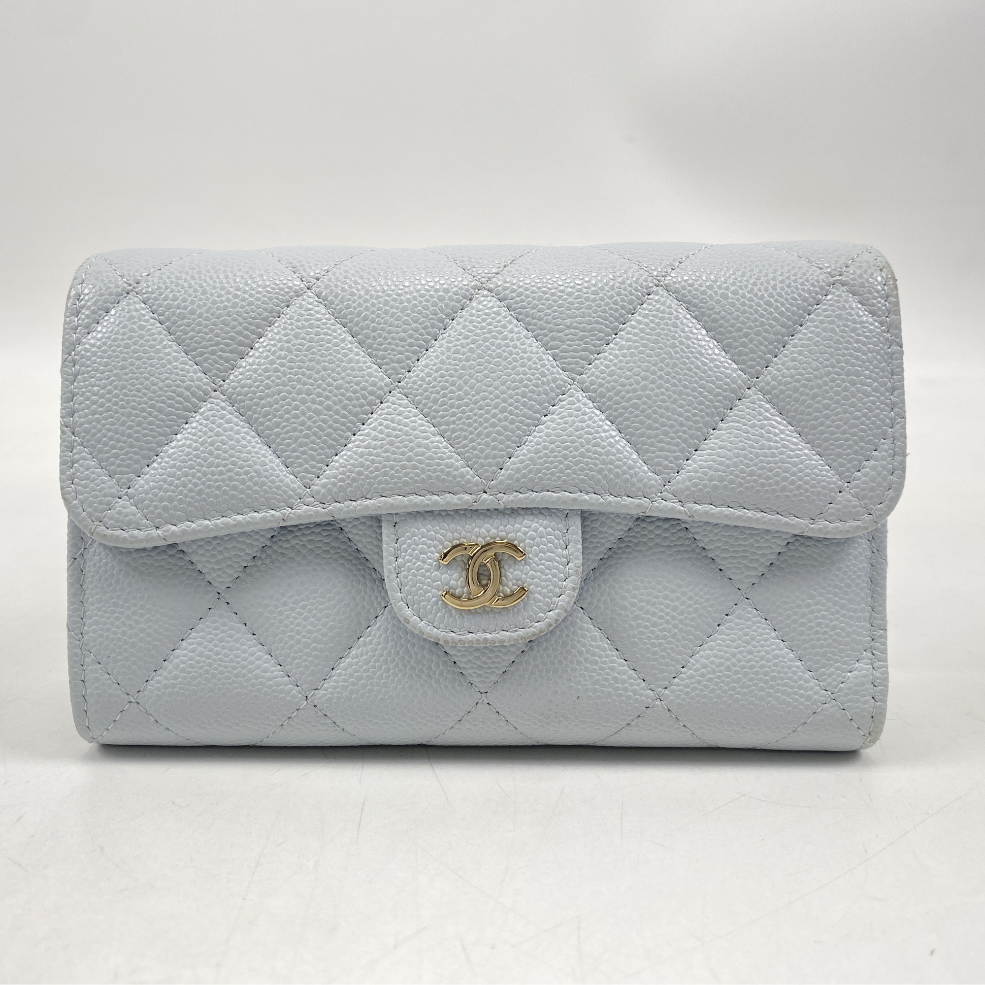 シャネル マトラッセ 三つ折り財布 水色 キャビアスキン GD金具 Bランク