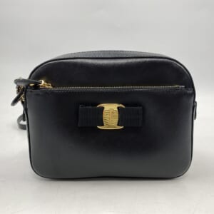 サルヴァトーレ フェラガモ ジニー ヴァラリボン レザー チェーンショルダーバック ブラック レディース 買取実績【買取日：2026年1月20日】