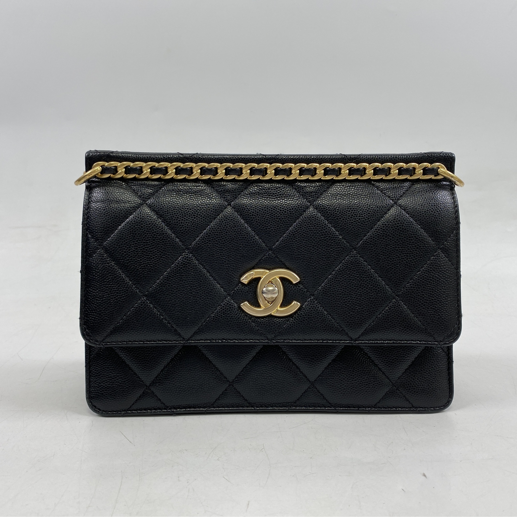 シャネル スモールフラップバッグ ブラック キャビアスキン ゴールド金具 チェーンショルダーバッグ Bランク