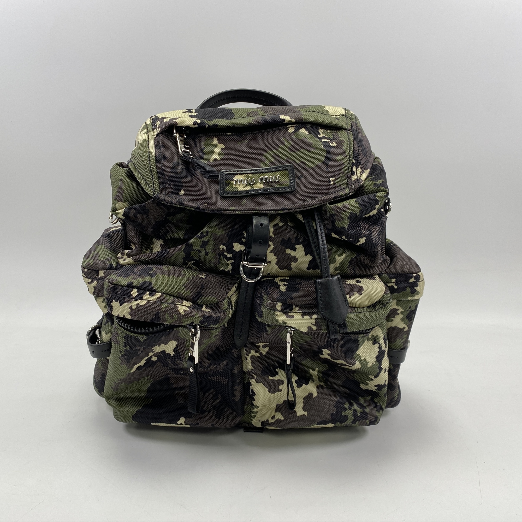 ミュウミュウ コーデュラ バックパック カーキ ナイロン ABランク