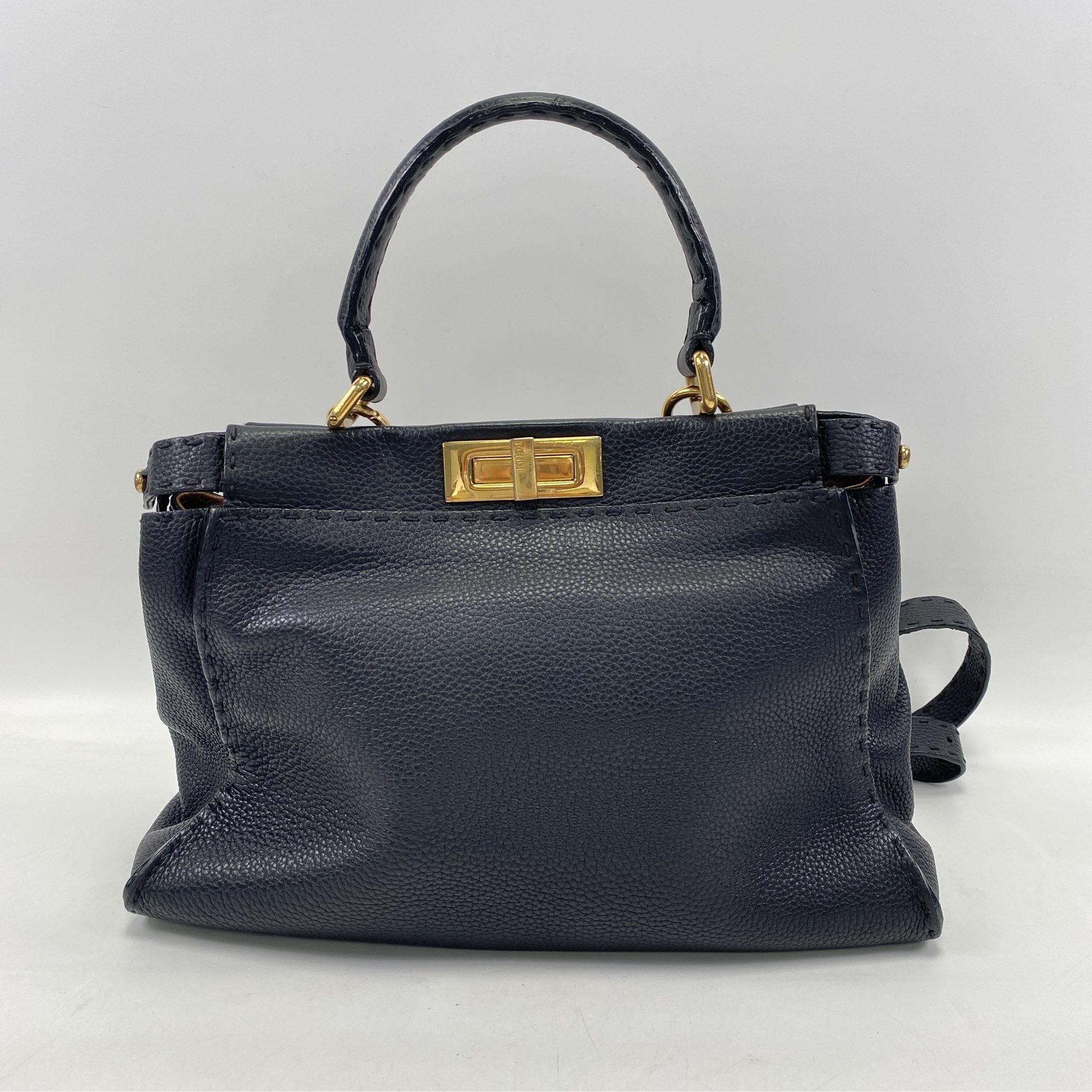 フェンディ ピーカブー セレリア ミディアム 黒 レザー 8BN290 買取