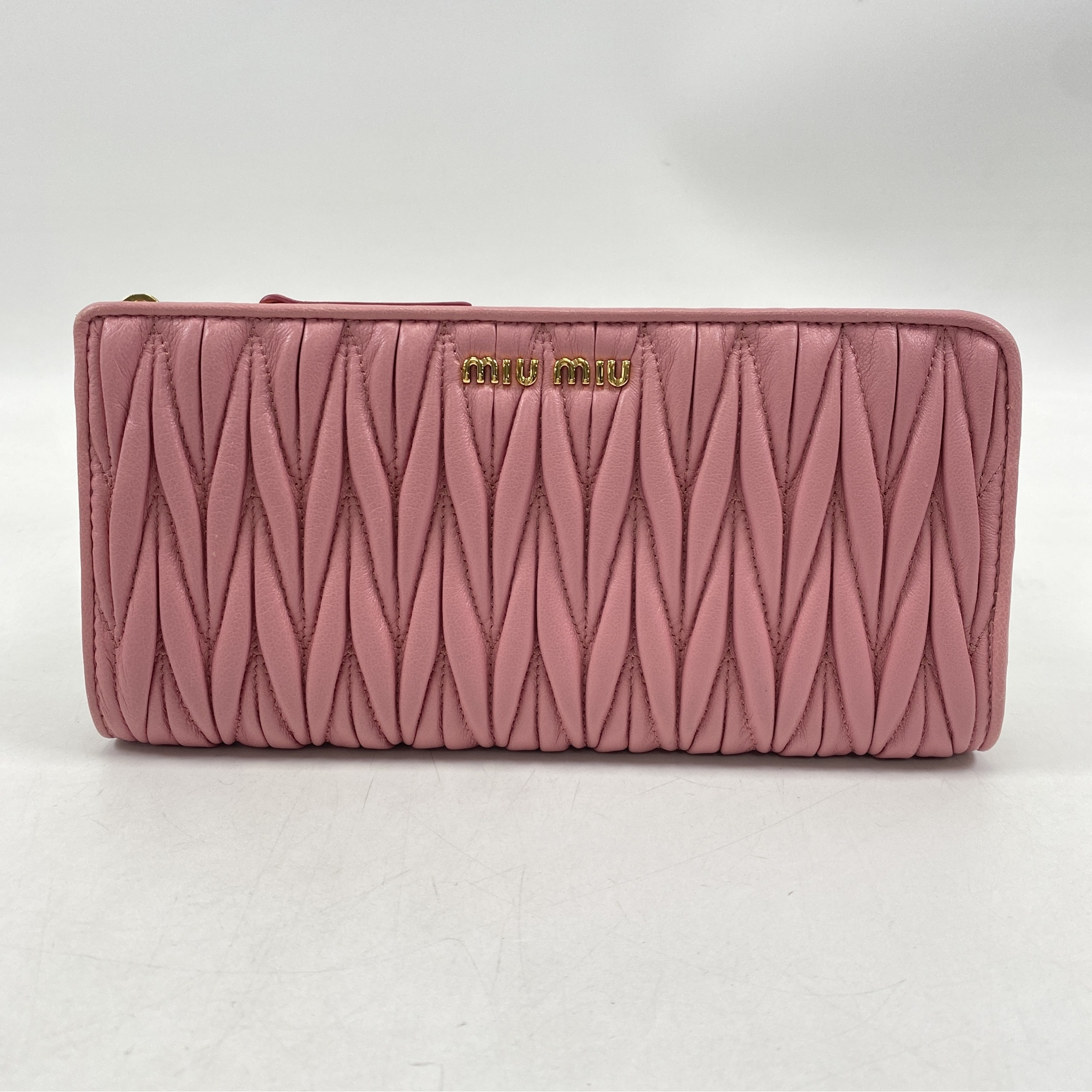 ミュウミュウ マテラッセ 長財布 ピンク レザー Bランク