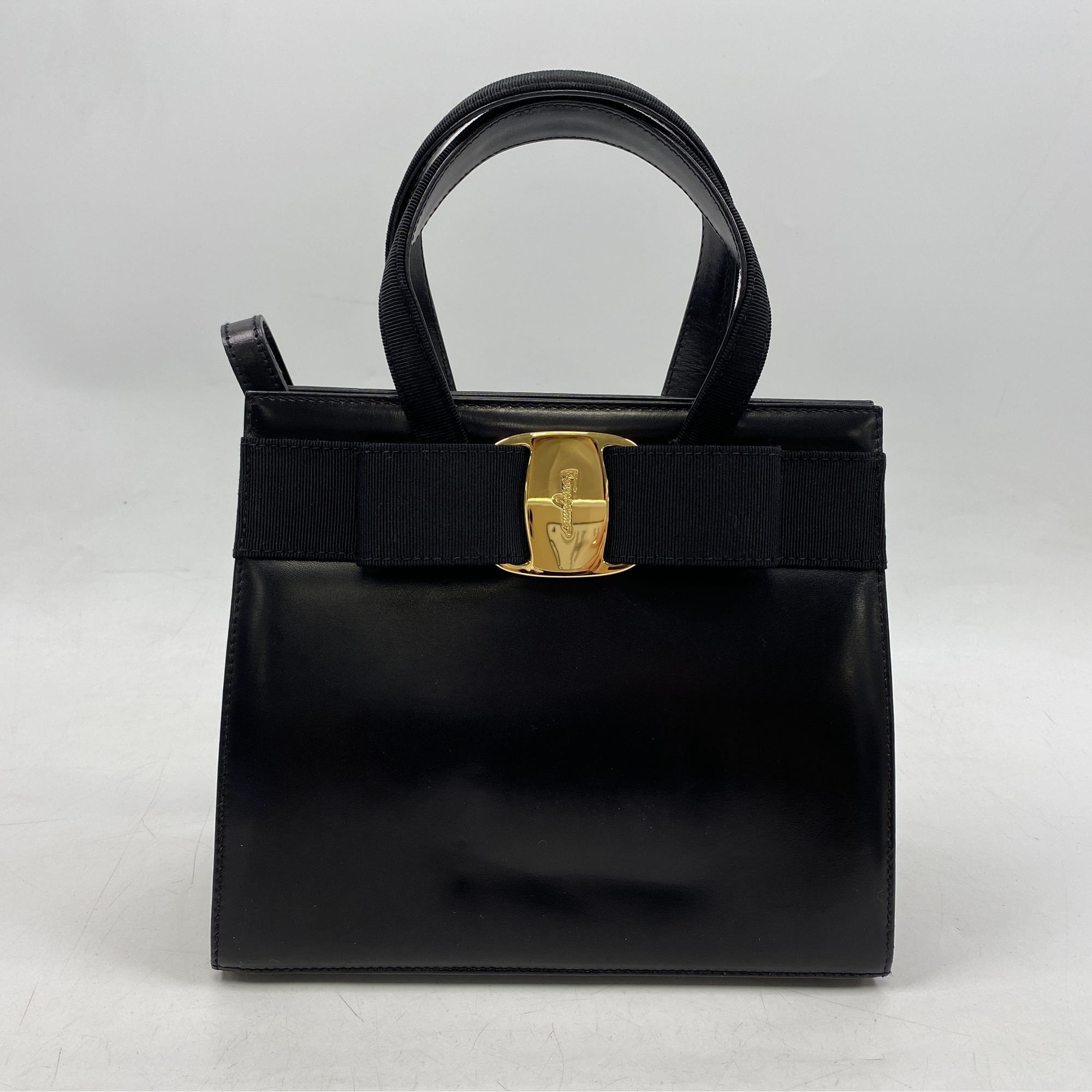 サルヴァトーレ フェラガモ ヴァラ リボン 2WAYバッグ 黒 レザー