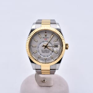 ロレックス スカイドゥエラー 白文字盤 オイスターブレス SS×YG/AT 326933 買取実績【買取日：2026年2月23日】