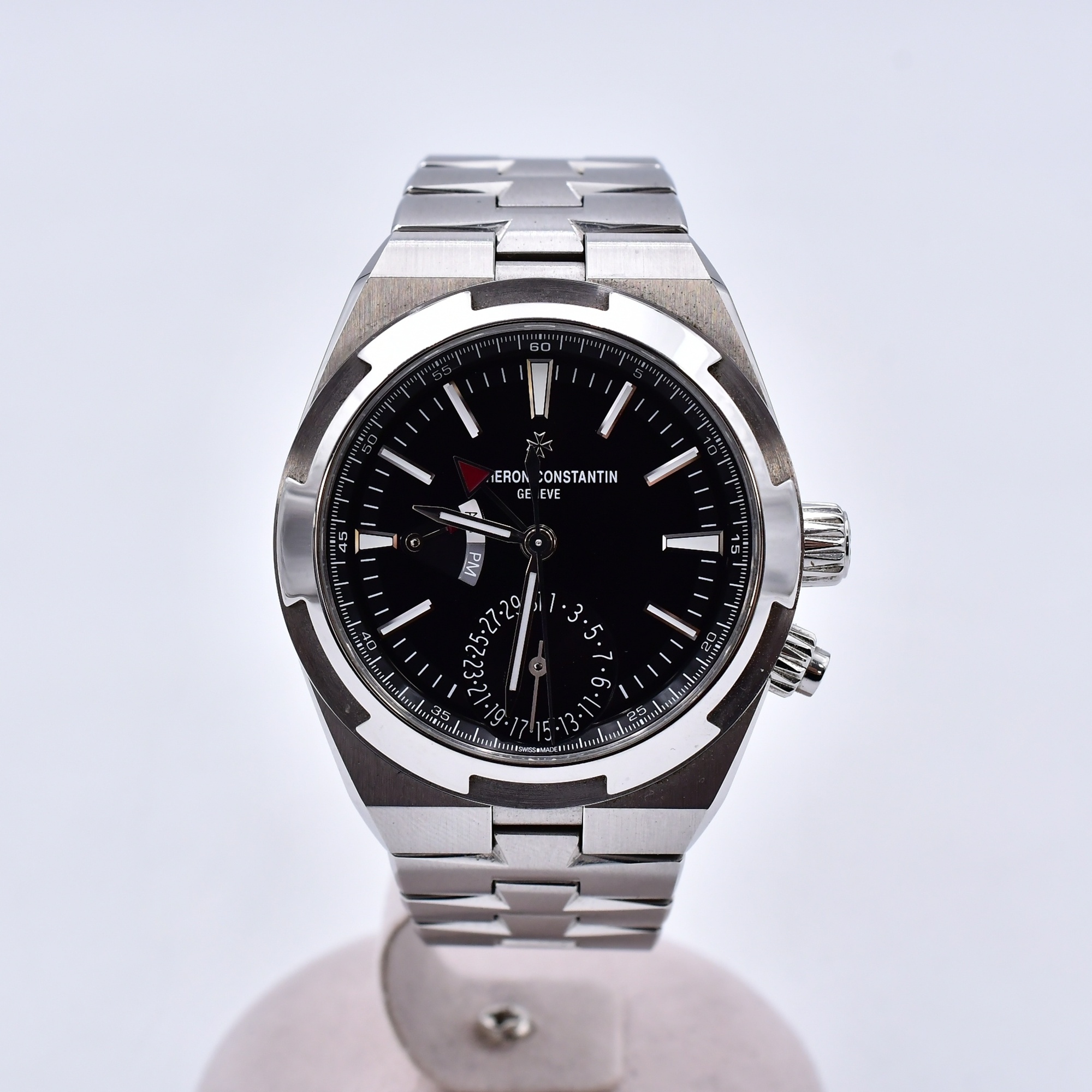 ヴァシュロン・コンスタンタン オーヴァーシーズ デュアルタイム 黒文字盤 SS/AT Bランク