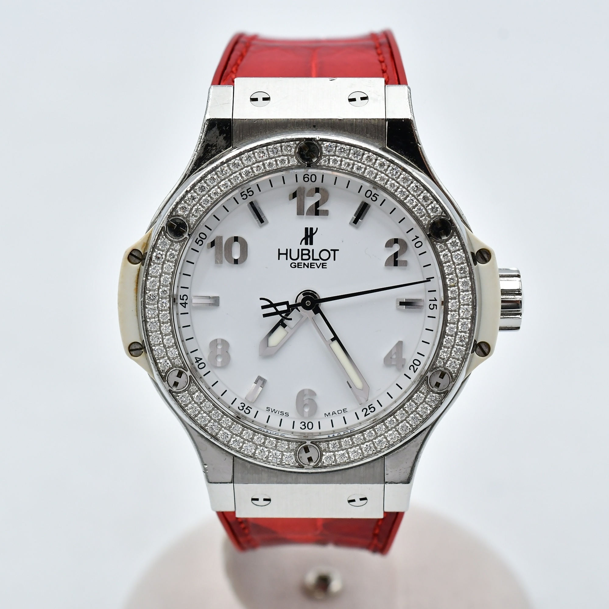 ウブロ ビッグバン 白文字盤 ベゼルダイヤ Ti×ラバー/QZ Cランク