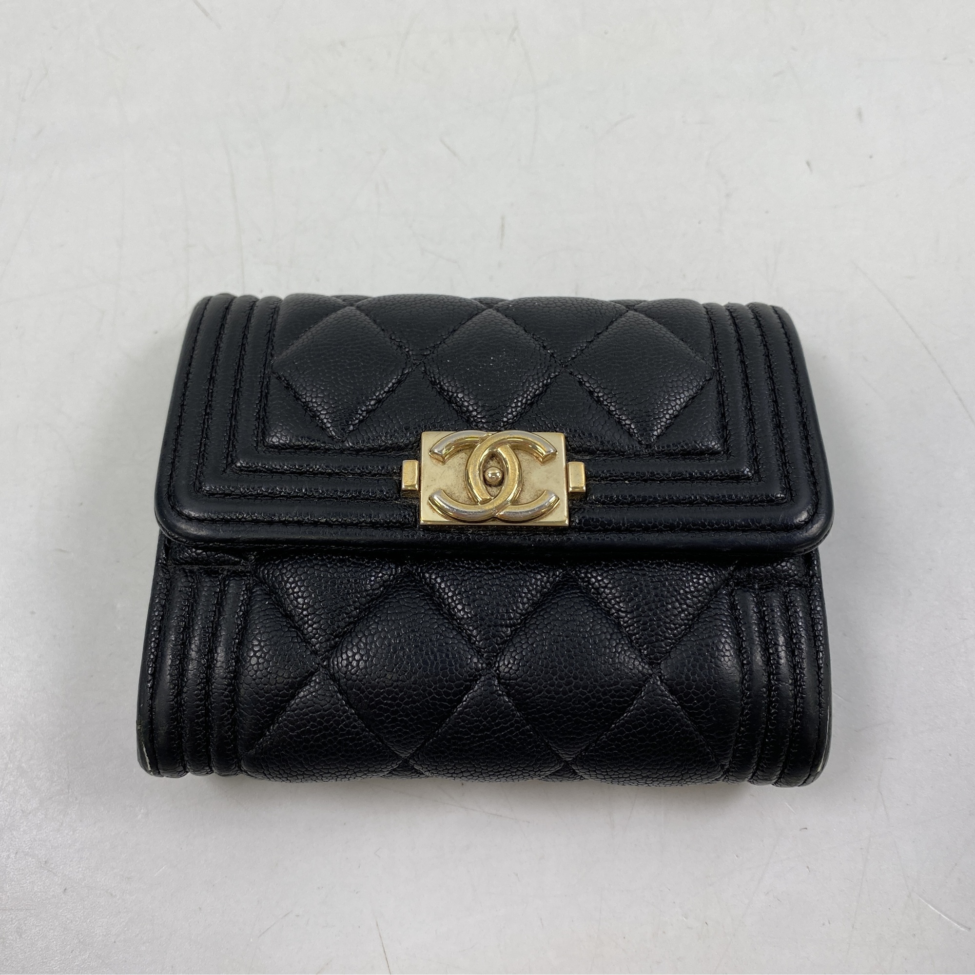 シャネル 2つ折り財布 キャビア 黒 GD金具 Bランク