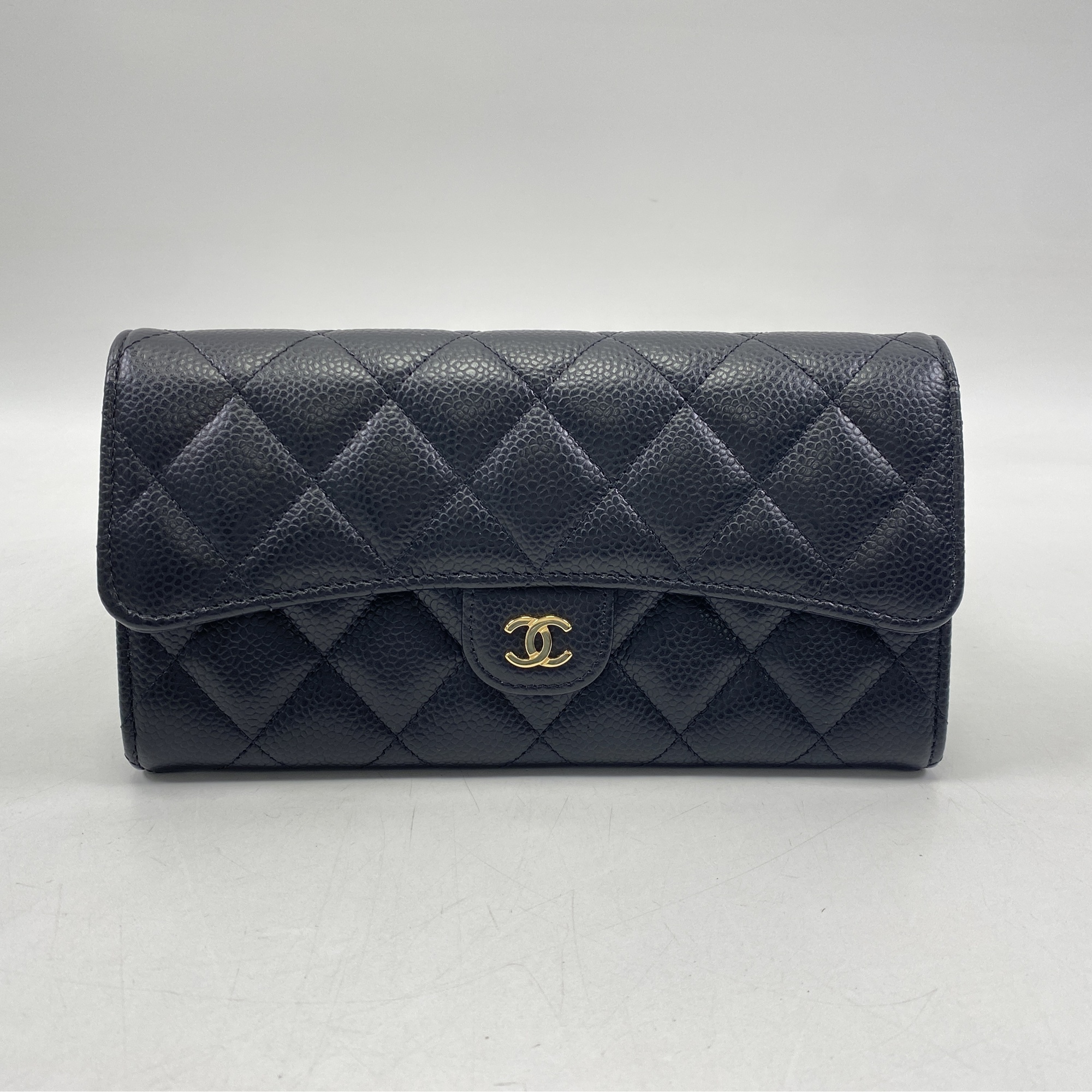 シャネル マトラッセ クラシック ロングフラップウォレット 二つ折り長財布 ブラック キャビアスキン GD金具 AP0241 Aランク