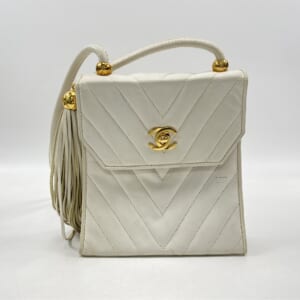 シャネル ショルダーバッグ シェブロン 白 ラムスキン シェブロン フリンジ GD金具 買取実績【買取日：2026年1月30日】