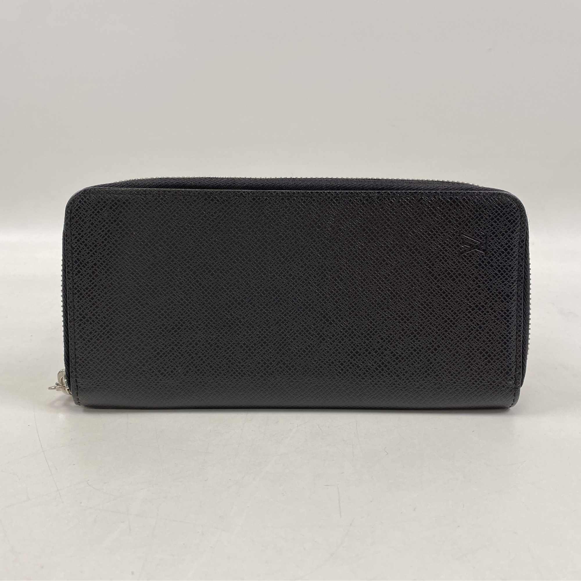 ルイ・ヴィトン タイガ ジッピーウォレット 長財布 ヴェルティカル 黒 レザー ABランク