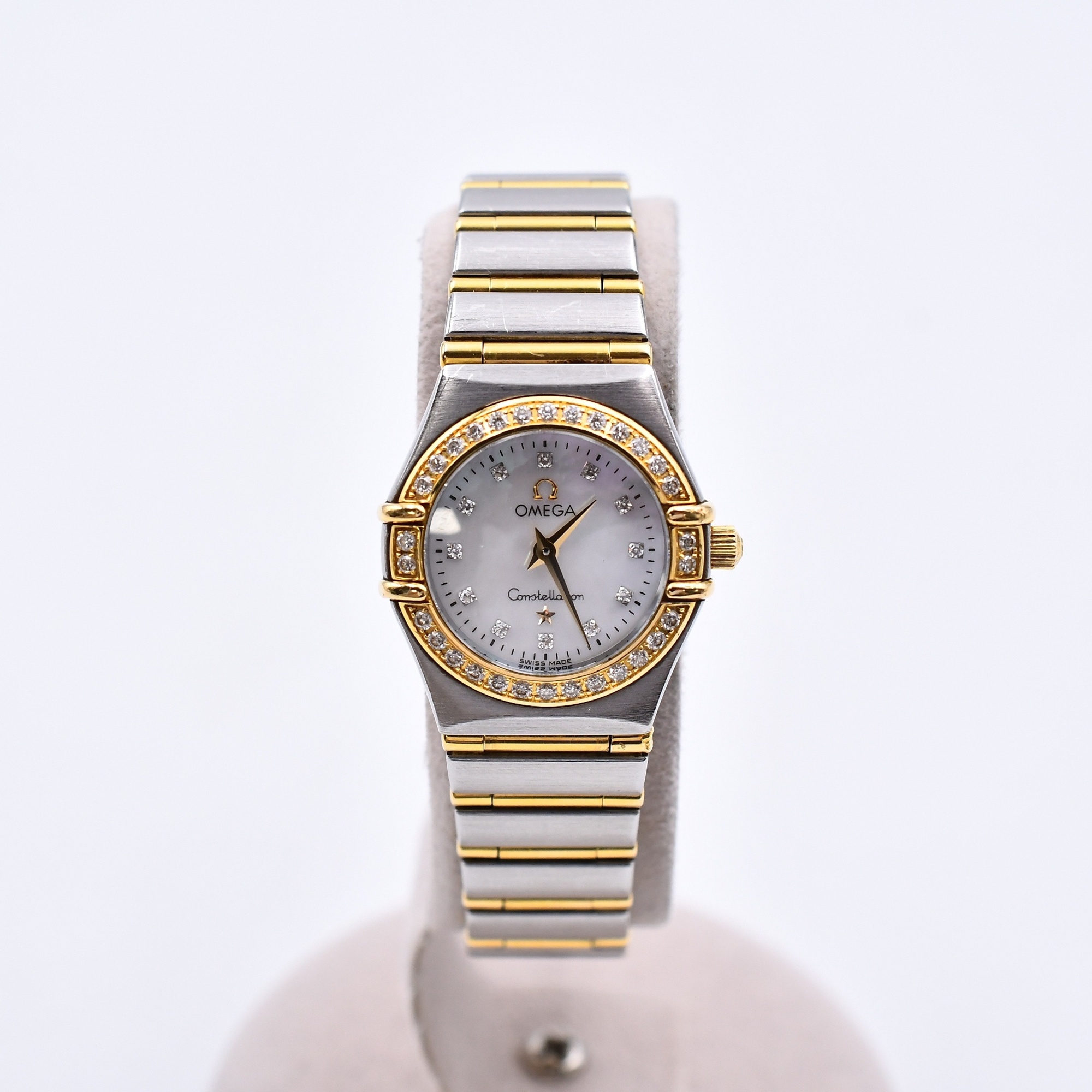 オメガ コンステレーション ミニ 12P ダイヤベゼル フルバー シェル文字盤 SS×GP/QZ Bランク
